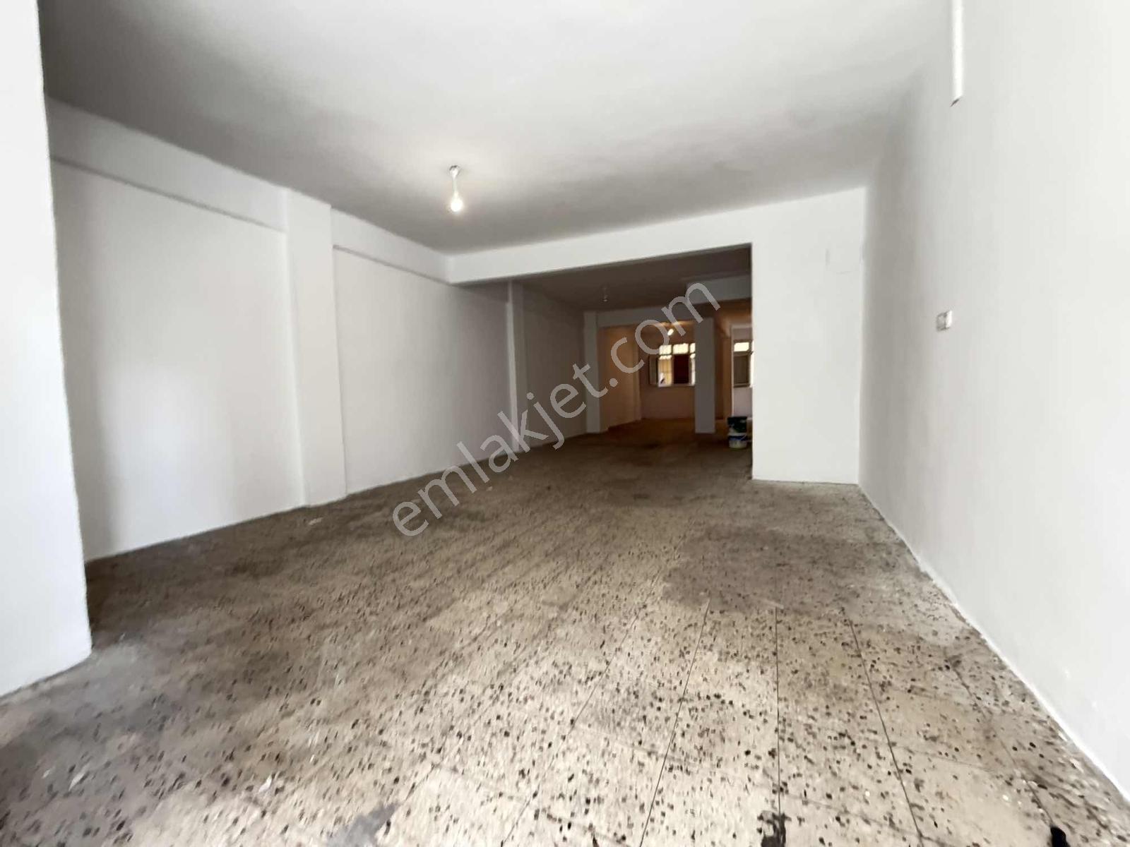 Esenlerde Kiralık 150 M2 Düz Giriş Muhteşem Konumda Dükkan - Görsel 12