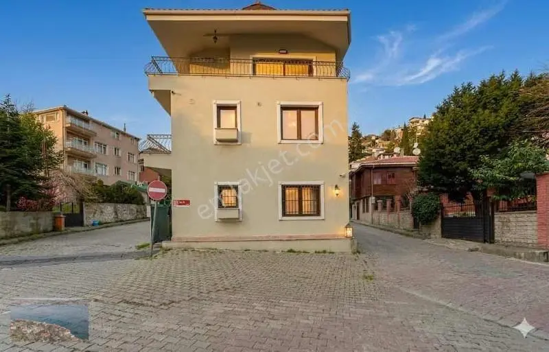 Kw Semih | Buyukdere'de Tadilatli Tam Mustakil Ev