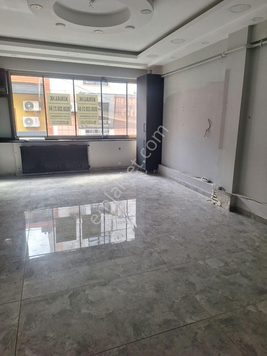 Çarşı Merkez De Büyük Şehire Yakınında İsyeri