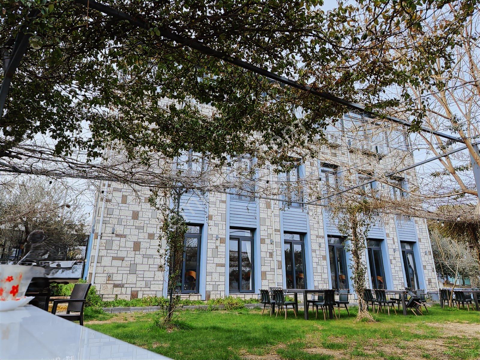 Foça Kozbeyli'de 2 Katlı Otel Satılık - Görsel 8