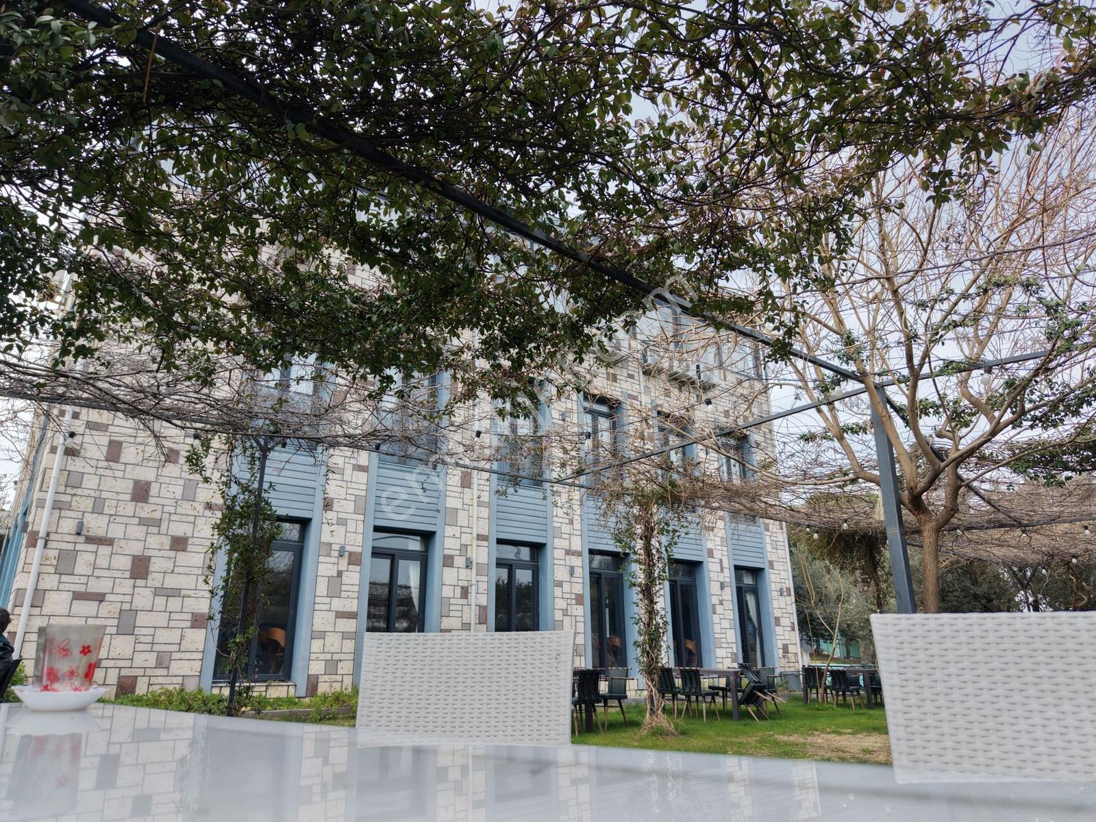 Foça Kozbeyli'de 2 Katlı Otel Satılık - Görsel 9