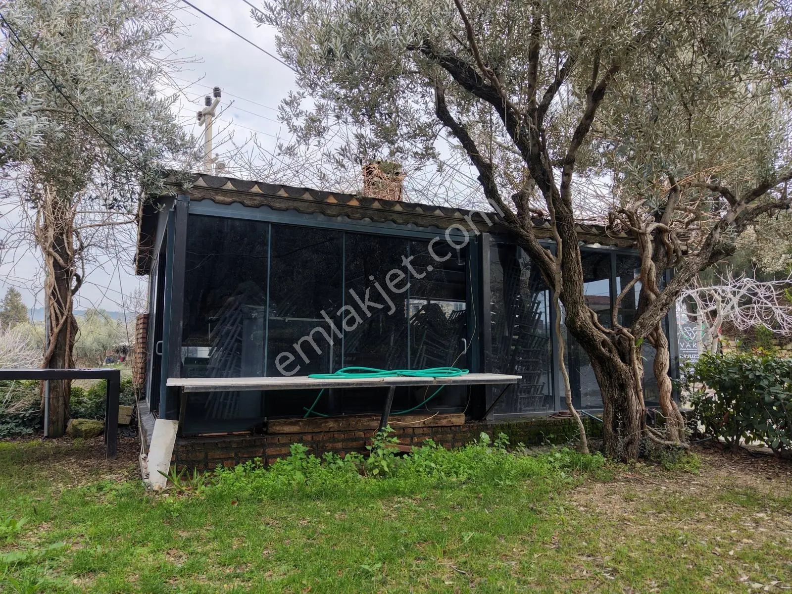 Foça Kozbeyli'de 2 Katlı Otel Satılık - Görsel 2