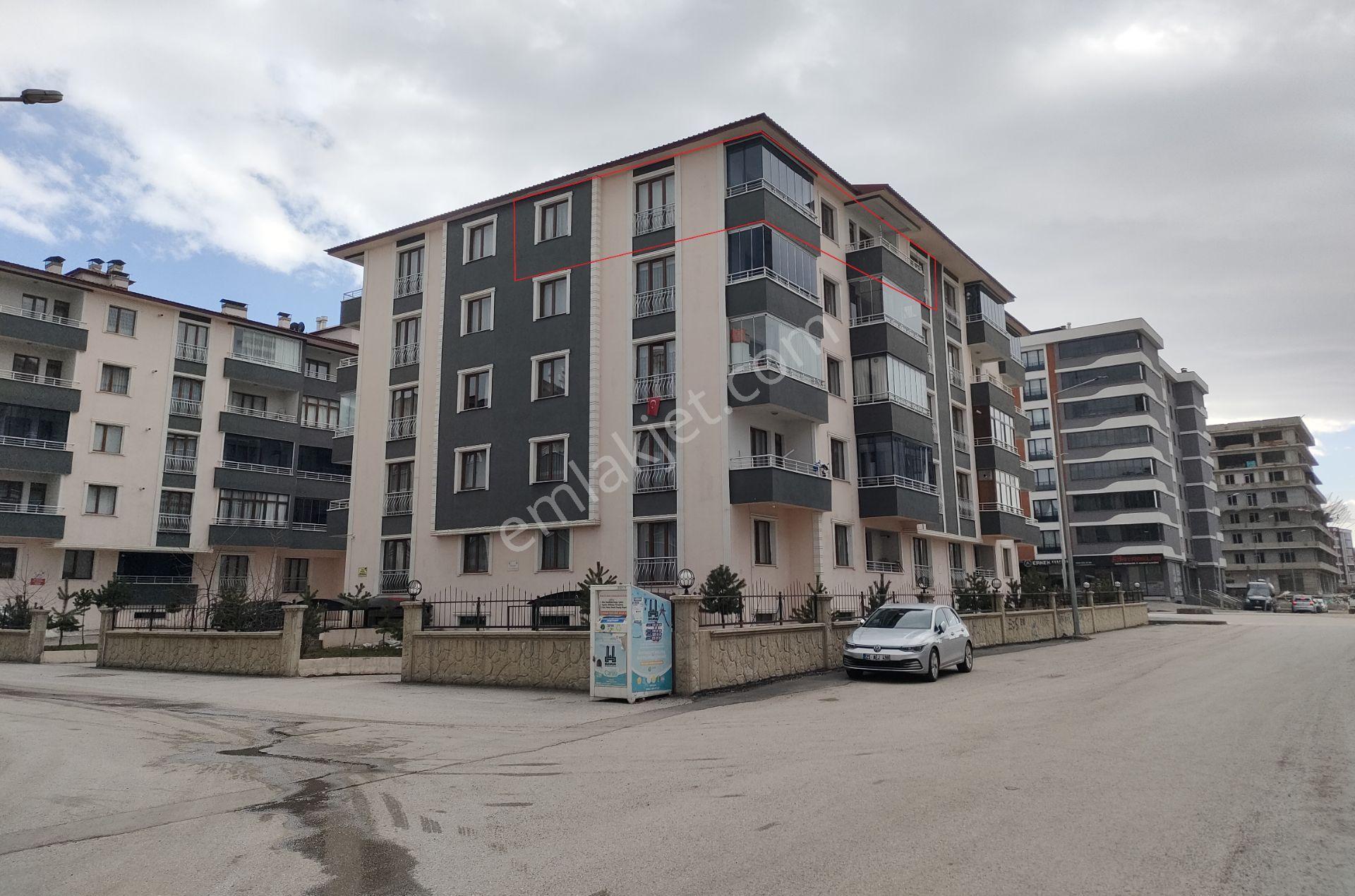 Tuzcuay Sitesi'nde Satılık 3+1 Daire Ömer Nasuhi Bilmen Mah.