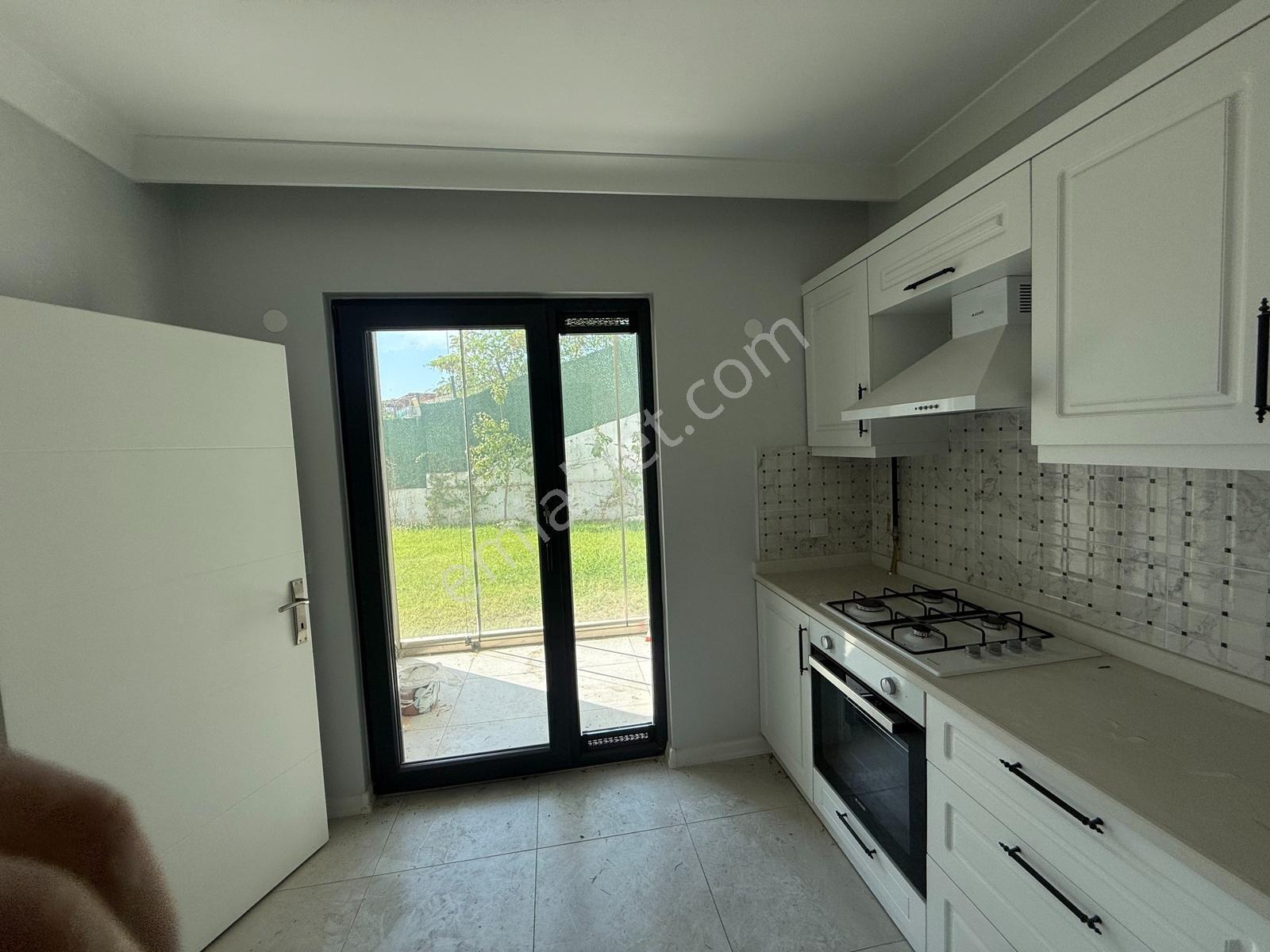 Satılık Sitede Özel Bahçeli Deniz Manzaralı Beyaz Eşya Klima 3+1 - Görsel 13