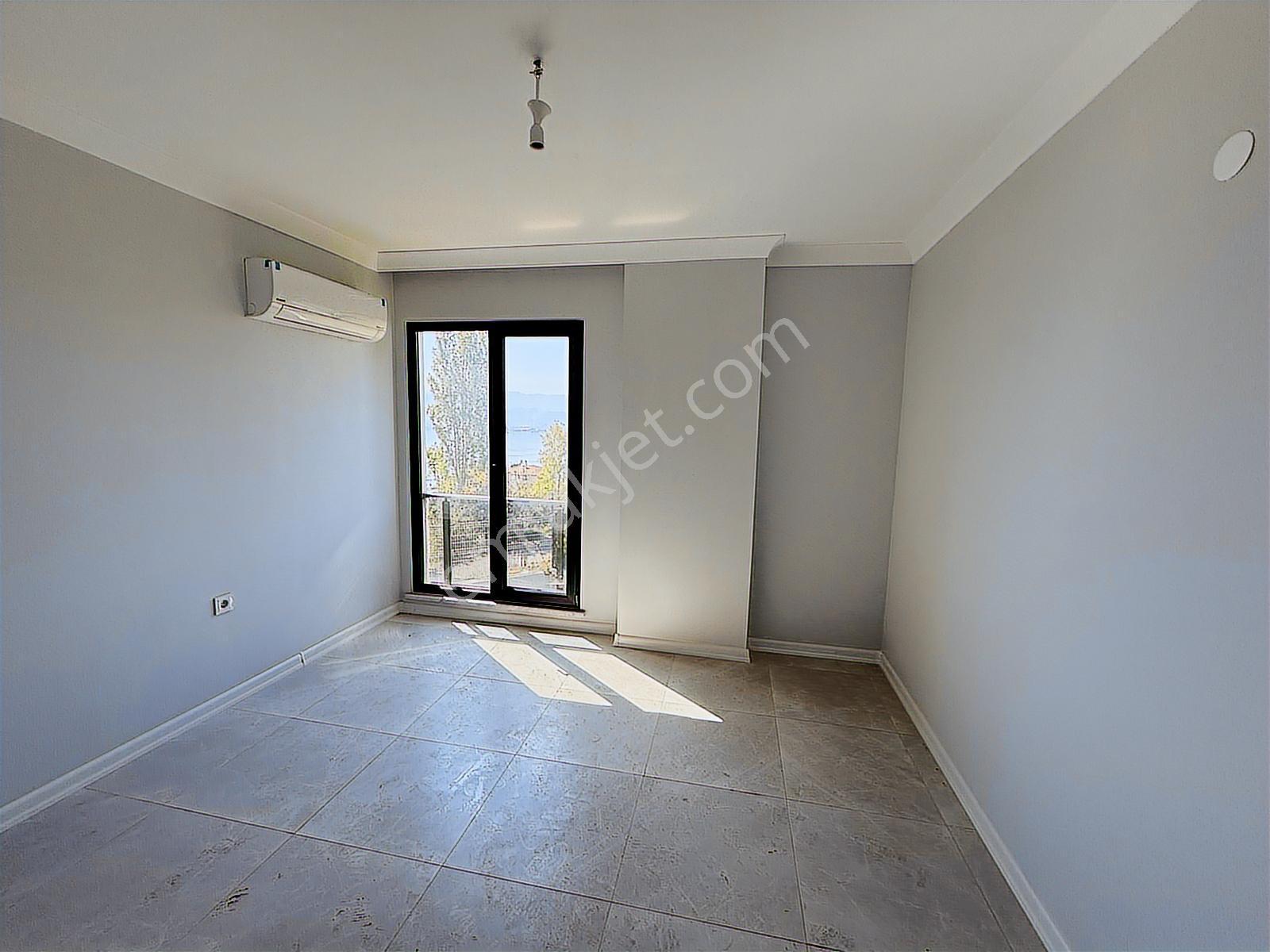 Satılık Sitede Özel Bahçeli Deniz Manzaralı Beyaz Eşya Klima 3+1 - Görsel 17