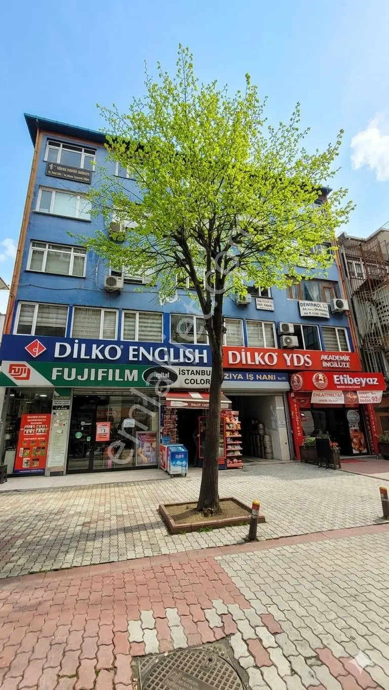 Bakırköy Meydanda Ziya İş Merkezinde Boş Köşe Konum Satılık Ofis