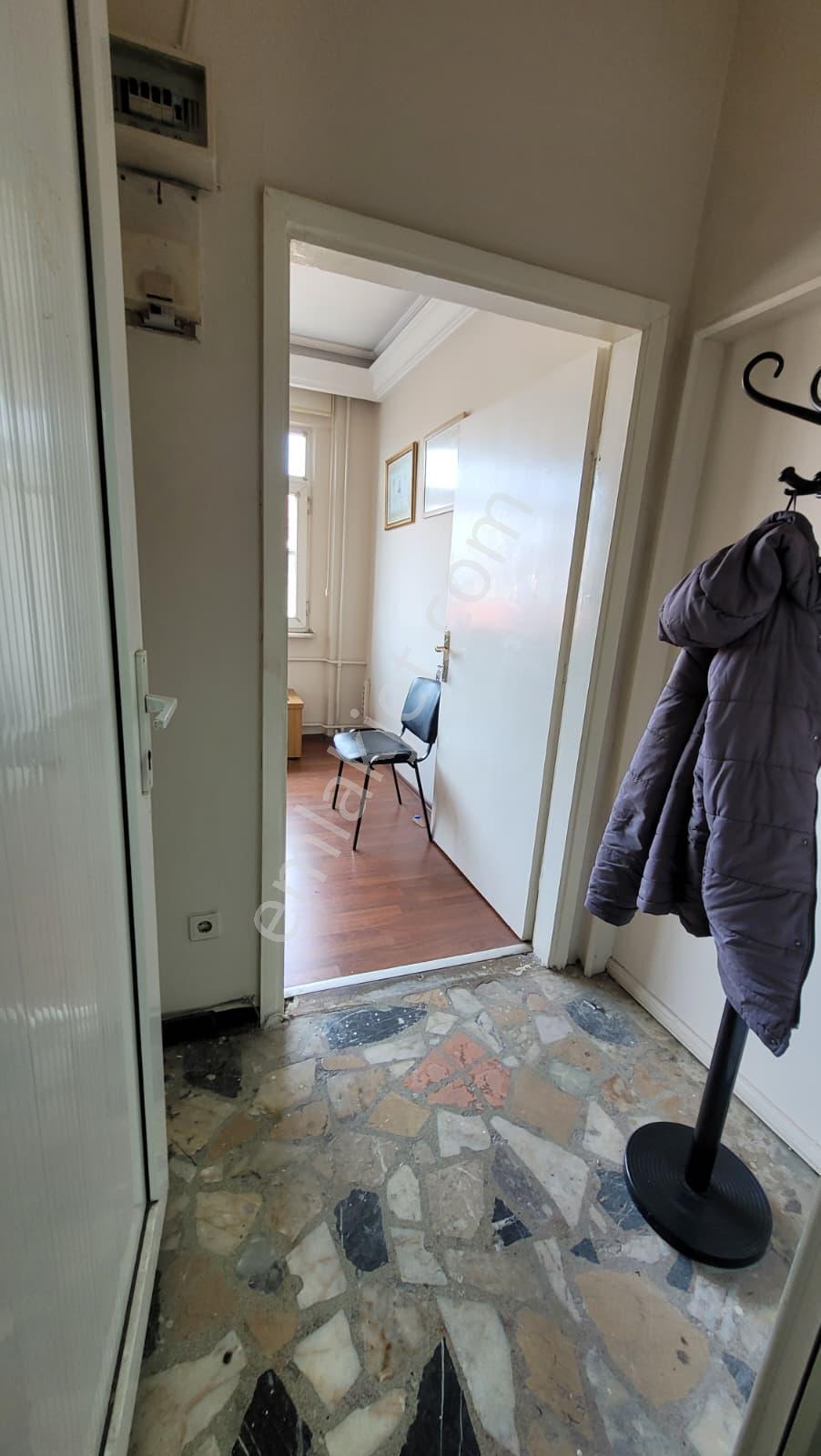 Bakırköy Meydanda Ziya İş Merkezinde Boş Köşe Konum Satılık Ofis - Görsel 8