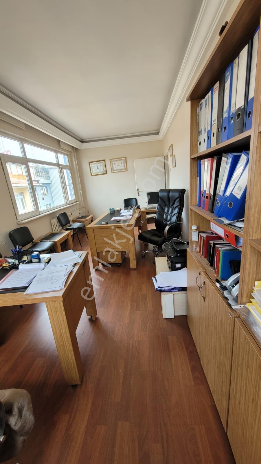 Bakırköy Meydanda Ziya İş Merkezinde Boş Köşe Konum Satılık Ofis - Görsel 4