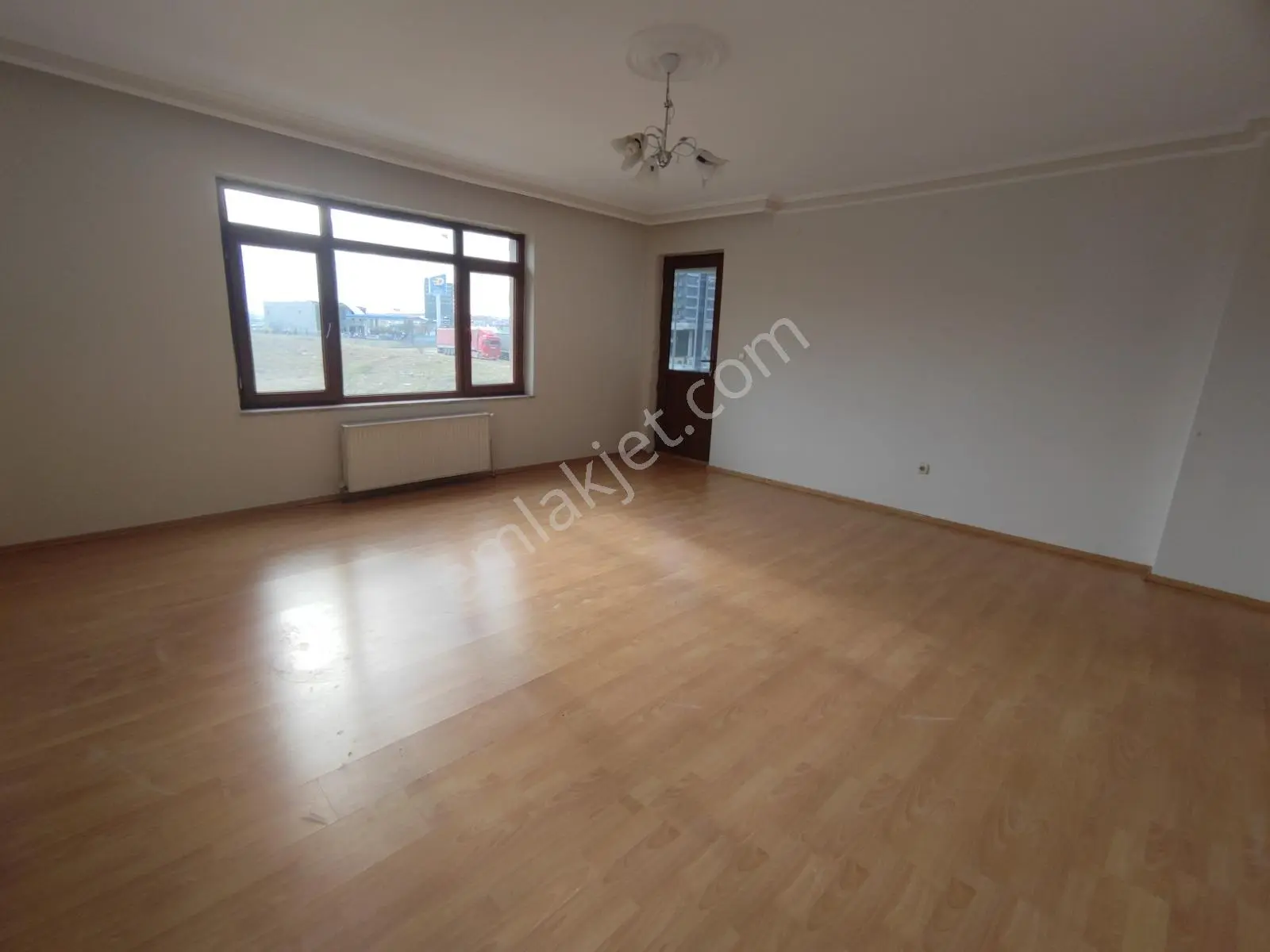 Serhat'ta 3+1 Ebeveyn Banyolu Güney Cephe Kiralık Daire - Görsel 4