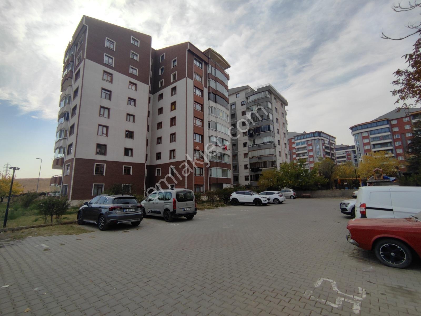 Serhat'ta 3+1 Ebeveyn Banyolu Güney Cephe Kiralık Daire - Görsel 30