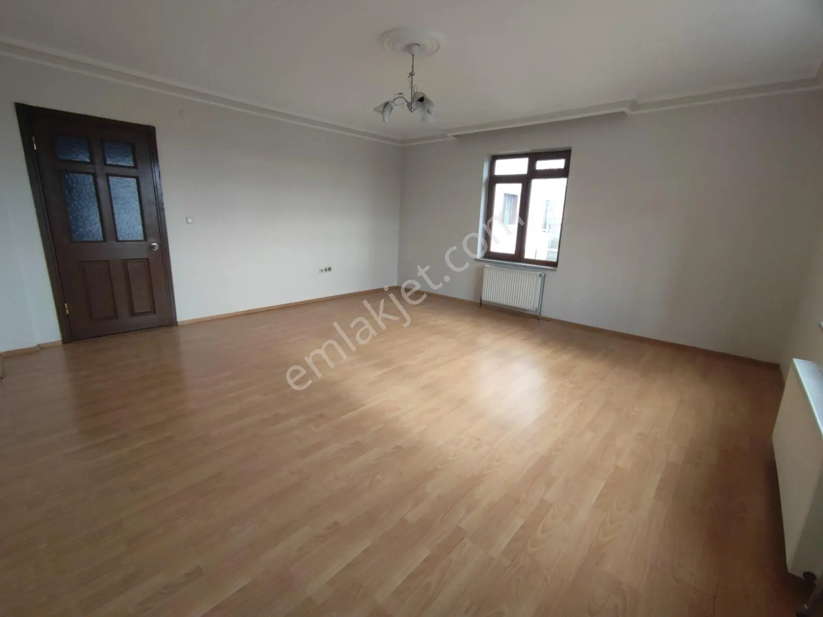 Serhat'ta 3+1 Ebeveyn Banyolu Güney Cephe Kiralık Daire - Görsel 2