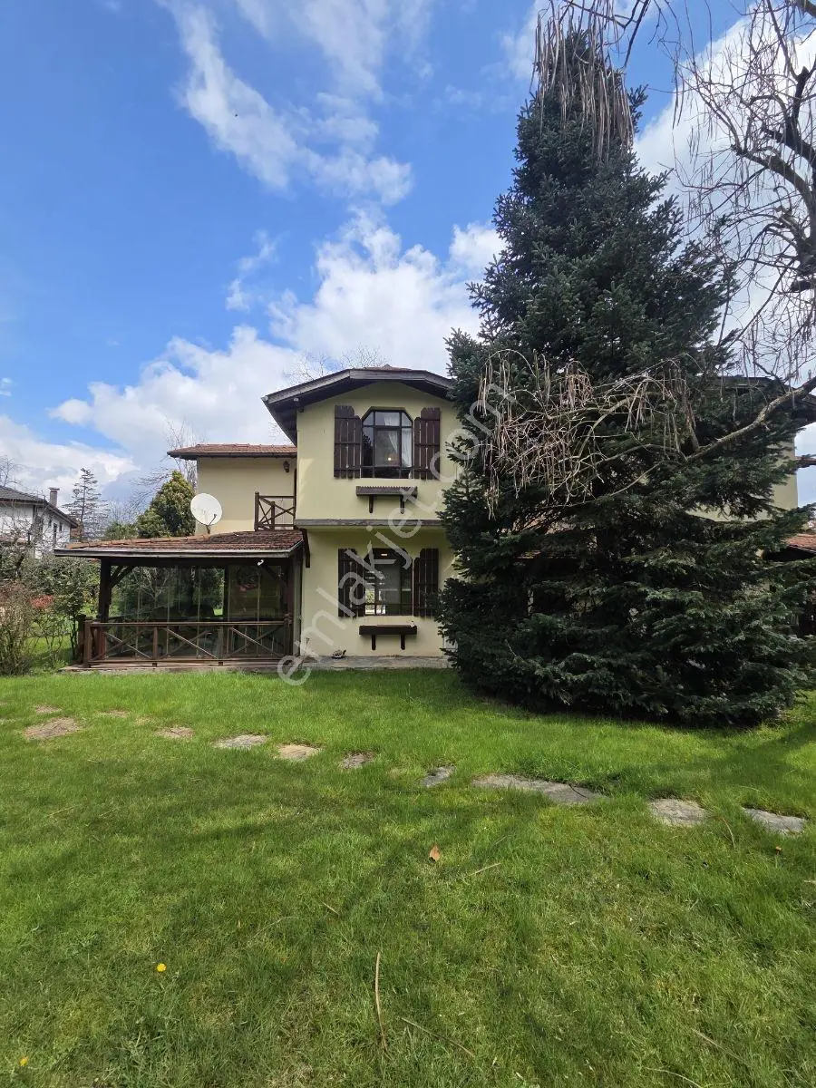 Sapanca Kırkpınar Kedikaya Villarında Satılık 4+1 Villa