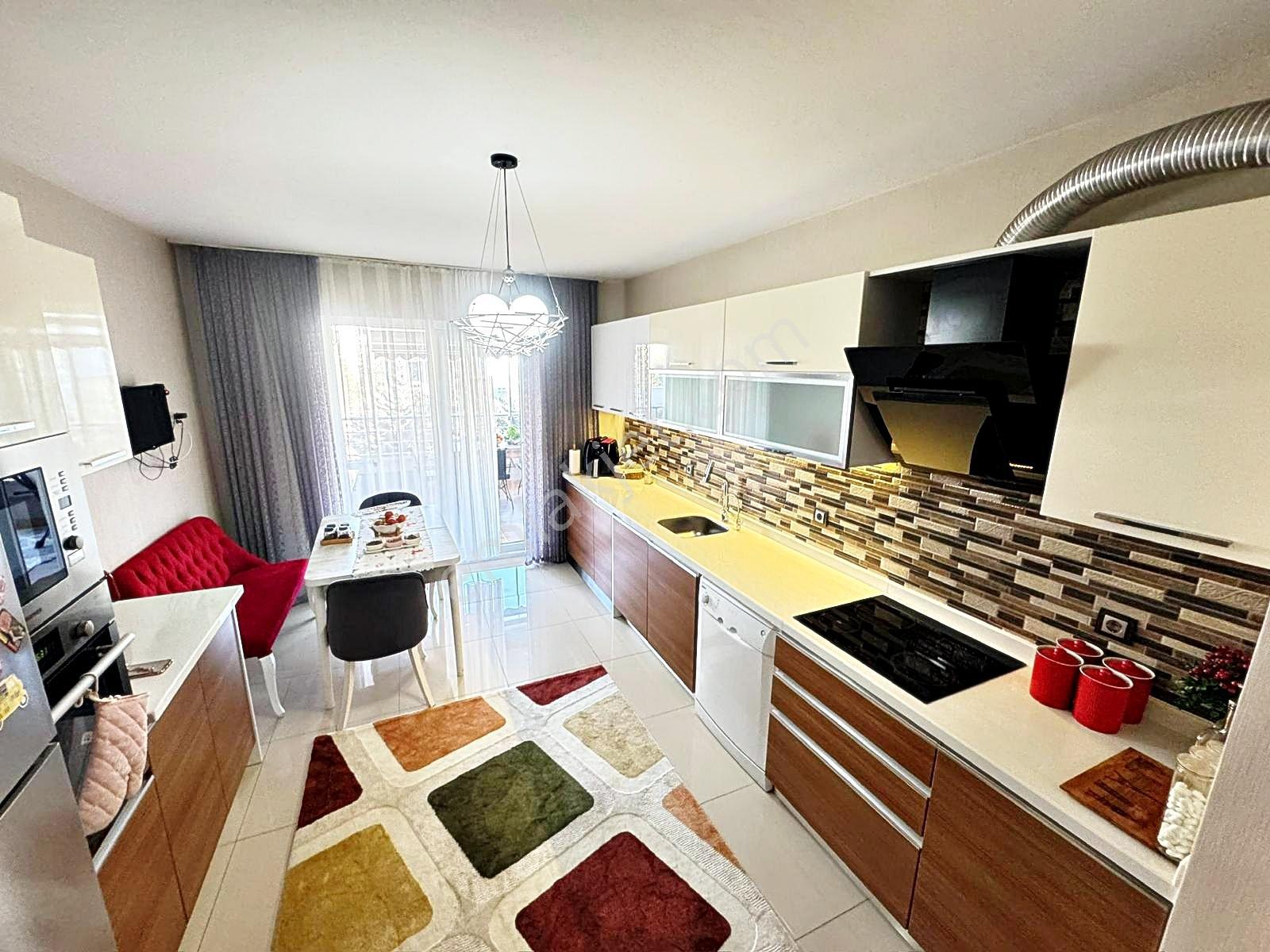 Ayyıldız Mh'de 4+1 Asansörlü Ara Kat Site İçi Geniş Yapılı Daire - Görsel 3