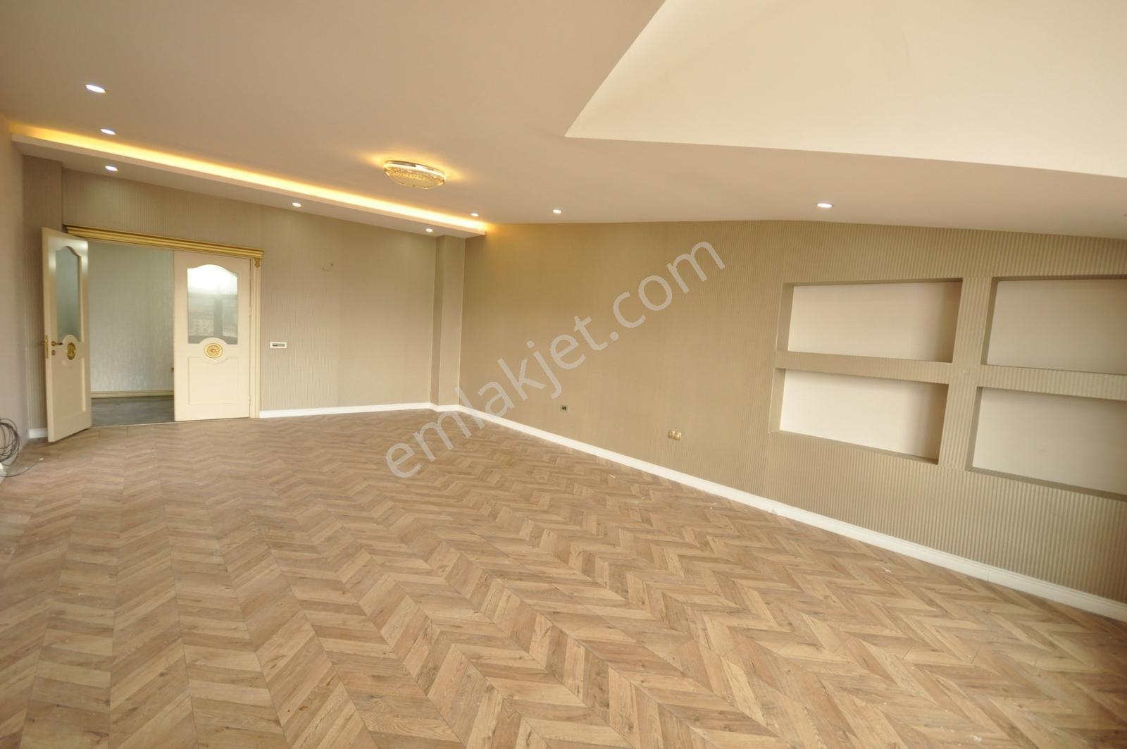 Coldwell Banker'dan Cevheri Rezidansda Kiralık 5+1 Daire - Görsel 11