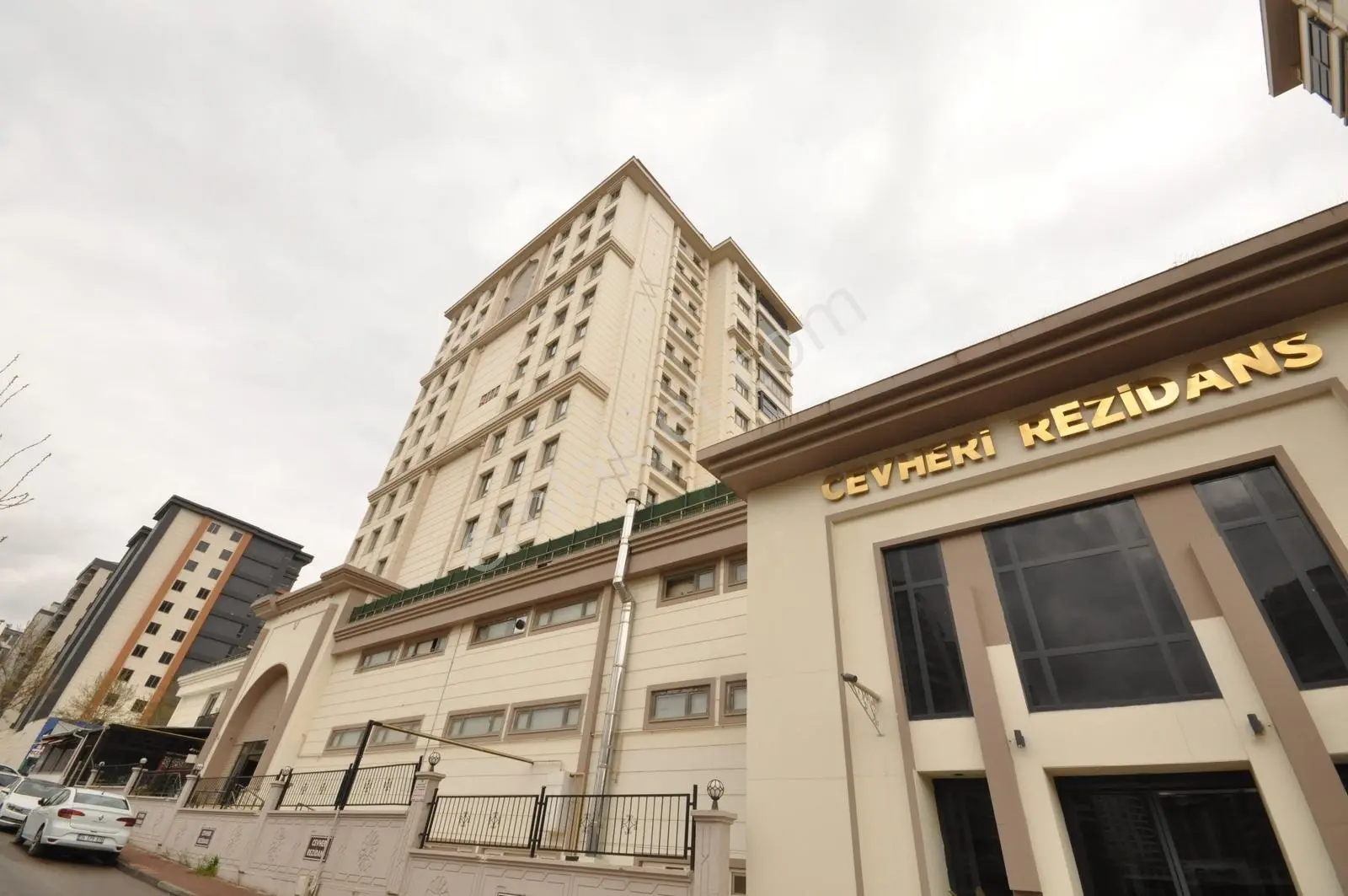 Coldwell Banker'dan Cevheri Rezidansda Kiralık 5+1 Daire - Görsel 2