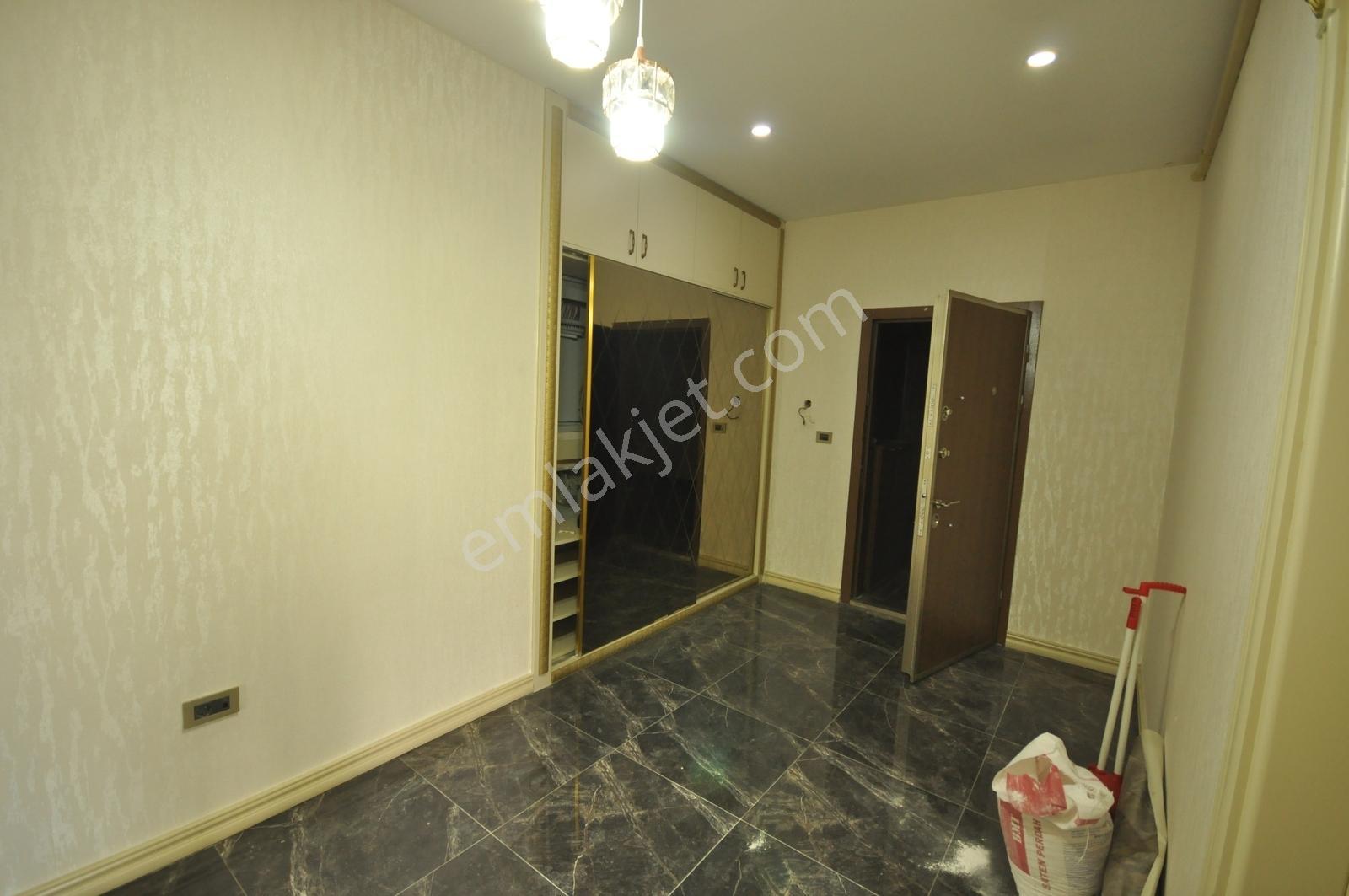 Coldwell Banker'dan Cevheri Rezidansda Kiralık 5+1 Daire - Görsel 15