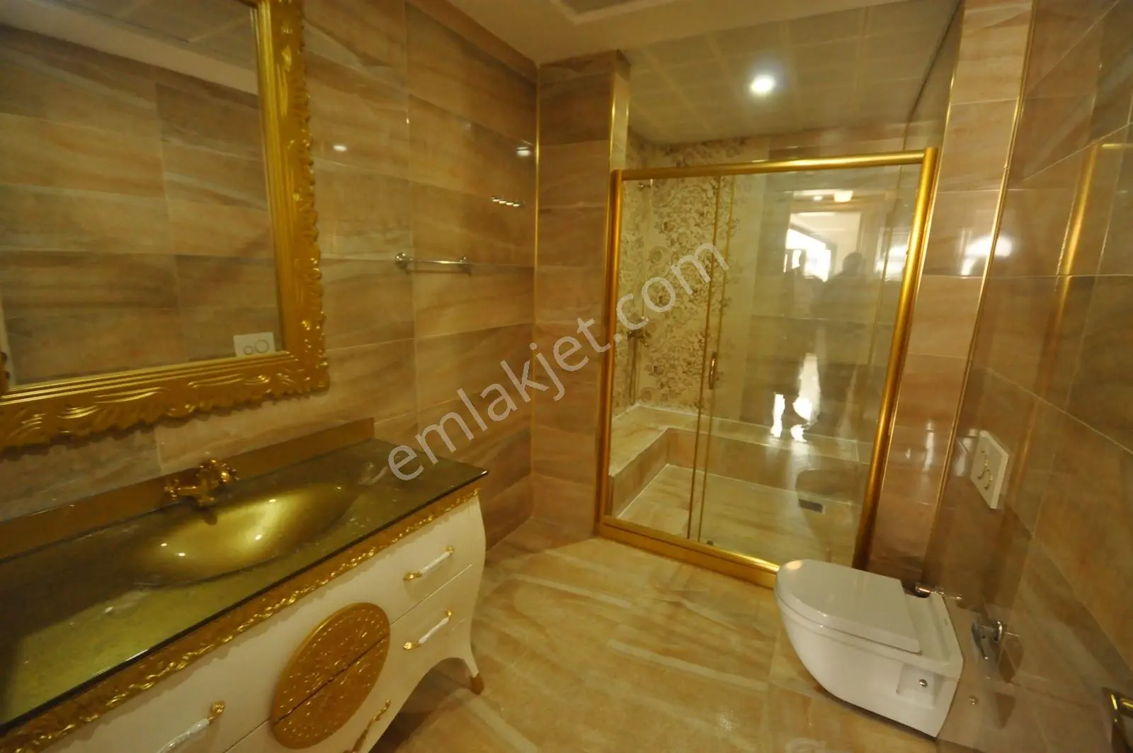 Coldwell Banker'dan Cevheri Rezidansda Kiralık 5+1 Daire - Görsel 24
