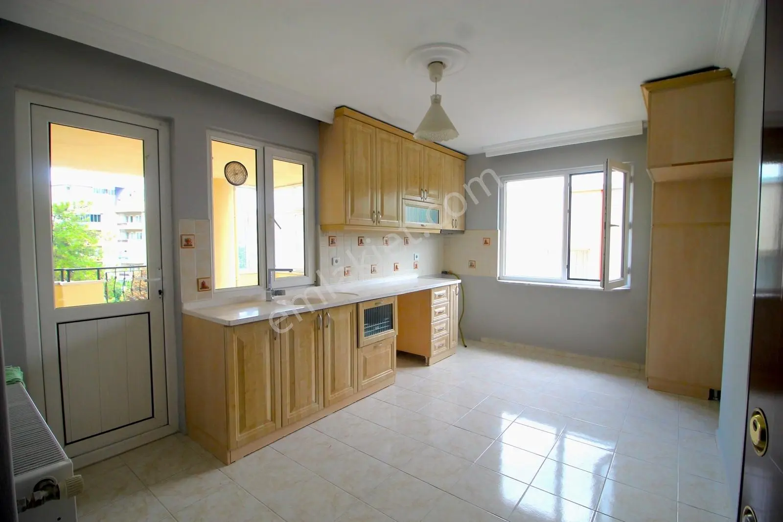Konak Mahallesinde Harika Bir Konumda Geniş 4+1 Kiralık - Görsel 4