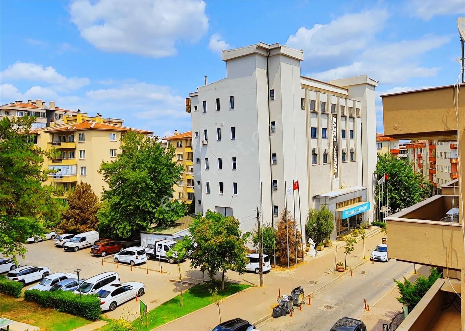 Konak Mahallesinde Harika Bir Konumda Geniş 4+1 Kiralık