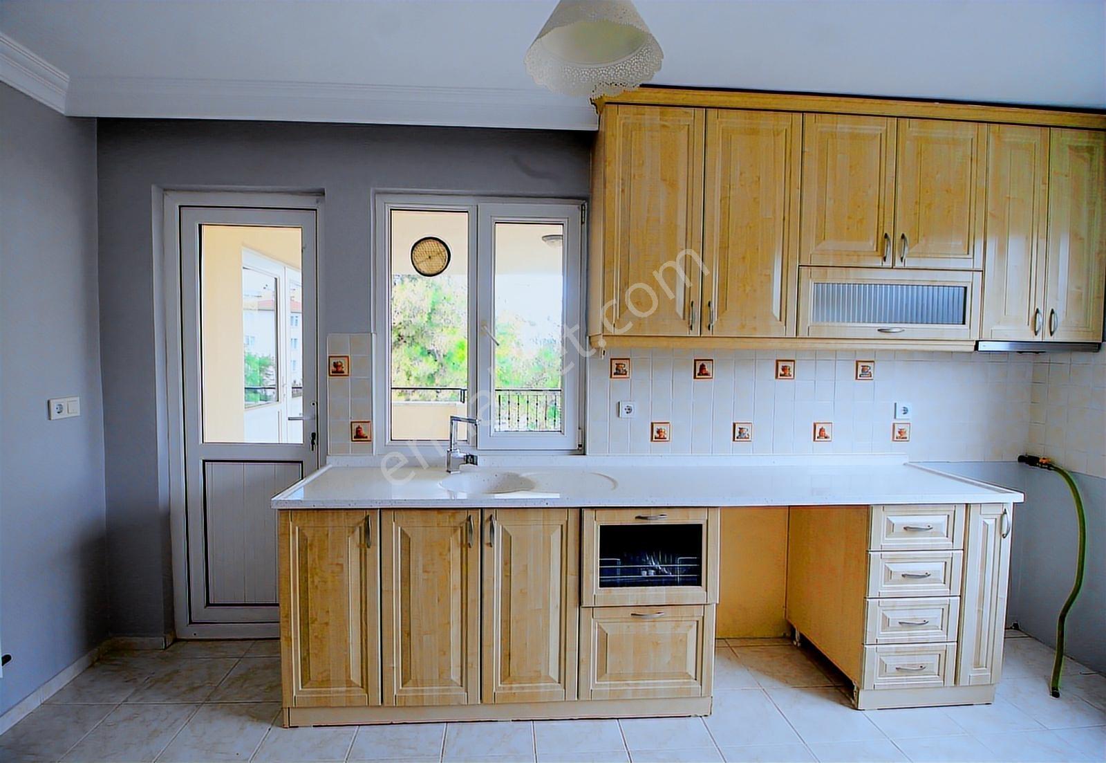 Konak Mahallesinde Harika Bir Konumda Geniş 4+1 Kiralık - Görsel 19