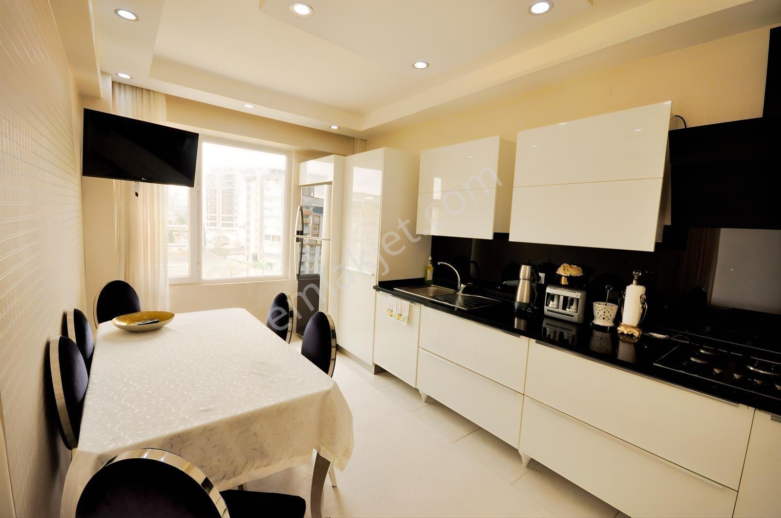 Coldwell Banker'dan Alibabada Kulanışlı Bakımlı Geniş 4+2 - Görsel 7