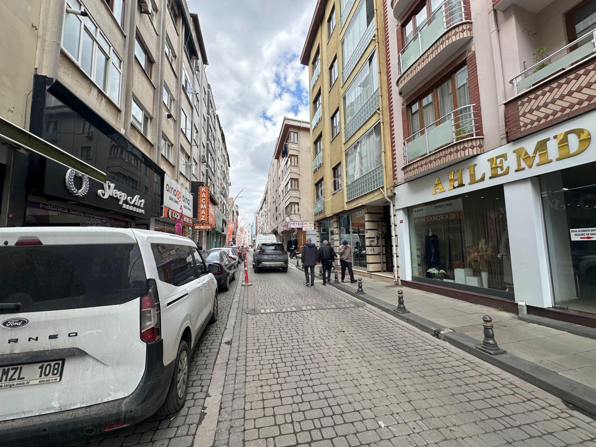 Remax Ümraniye Çarşı Metro Yakını Satılık Dükkan - Görsel 6