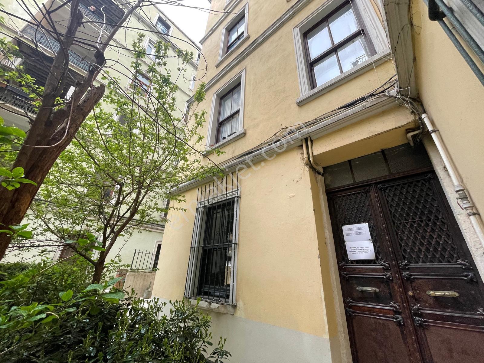 Beyoğlu Galata Salti Pasajında Tarihi Eser Satılık 2+0 Daire - Görsel 13
