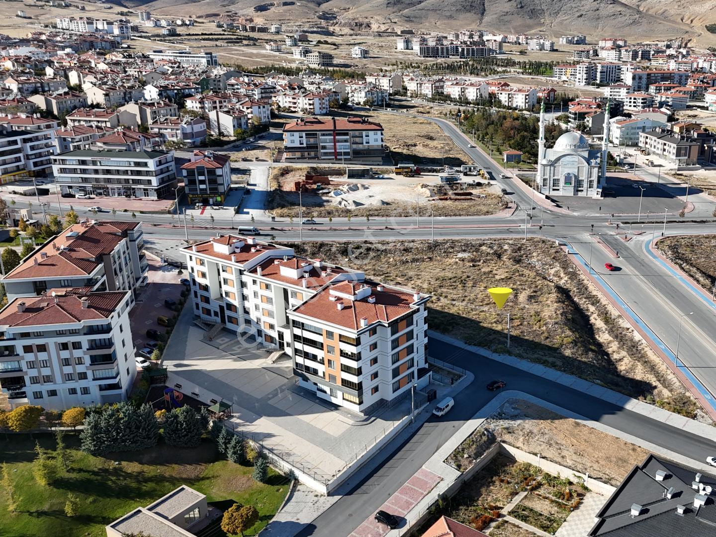 İşyapar'dan Ticari 1825 M² 2 Katlı Köşe Parsel Cadde Üzeri Arsa - Görsel 12