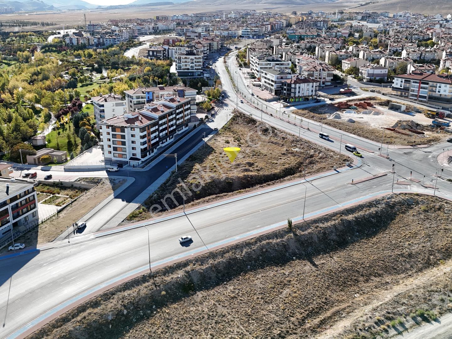 İşyapar'dan Ticari 1825 M² 2 Katlı Köşe Parsel Cadde Üzeri Arsa - Görsel 7