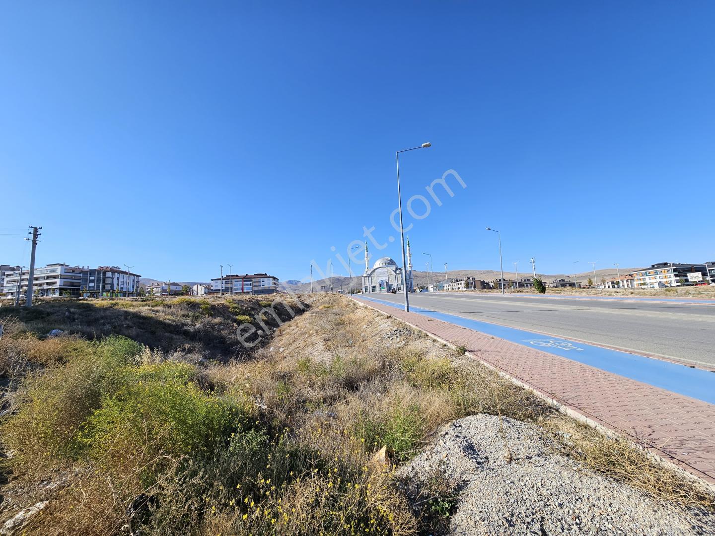 İşyapar'dan Ticari 1825 M² 2 Katlı Köşe Parsel Cadde Üzeri Arsa - Görsel 6