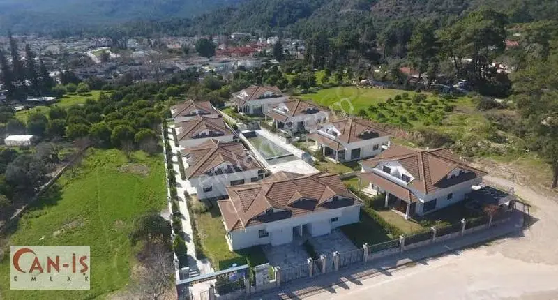 Aslanbucakta Havuzlu Yerden Isıtmalı Modern Villalar Caniş Emlak