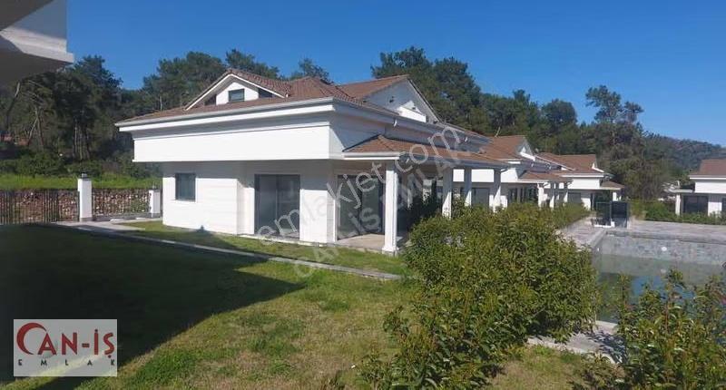 Aslanbucakta Havuzlu Yerden Isıtmalı Modern Villalar Caniş Emlak - Görsel 14