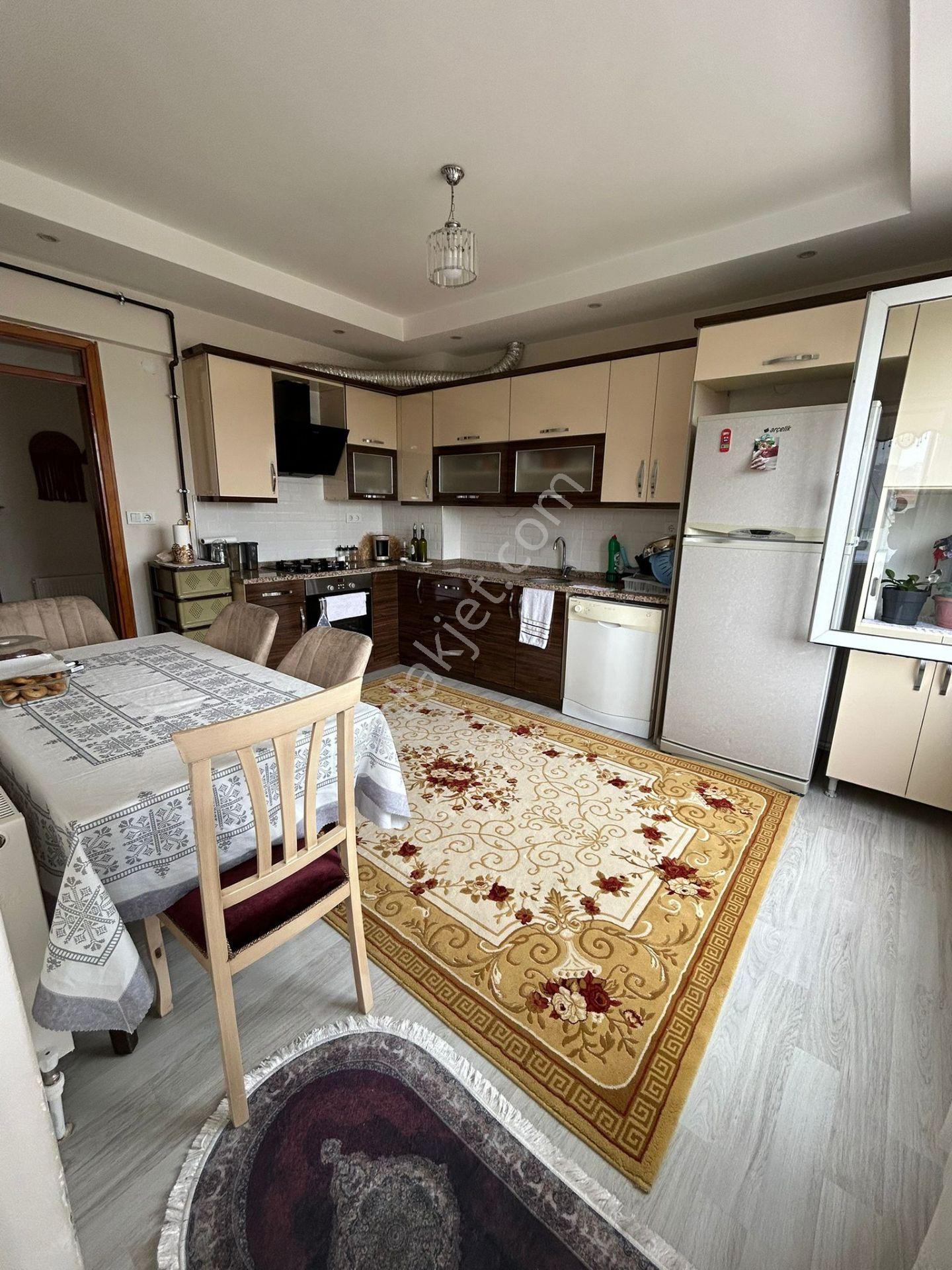Satılık 3+1 Full Tadilatlı Ara Kat Daire