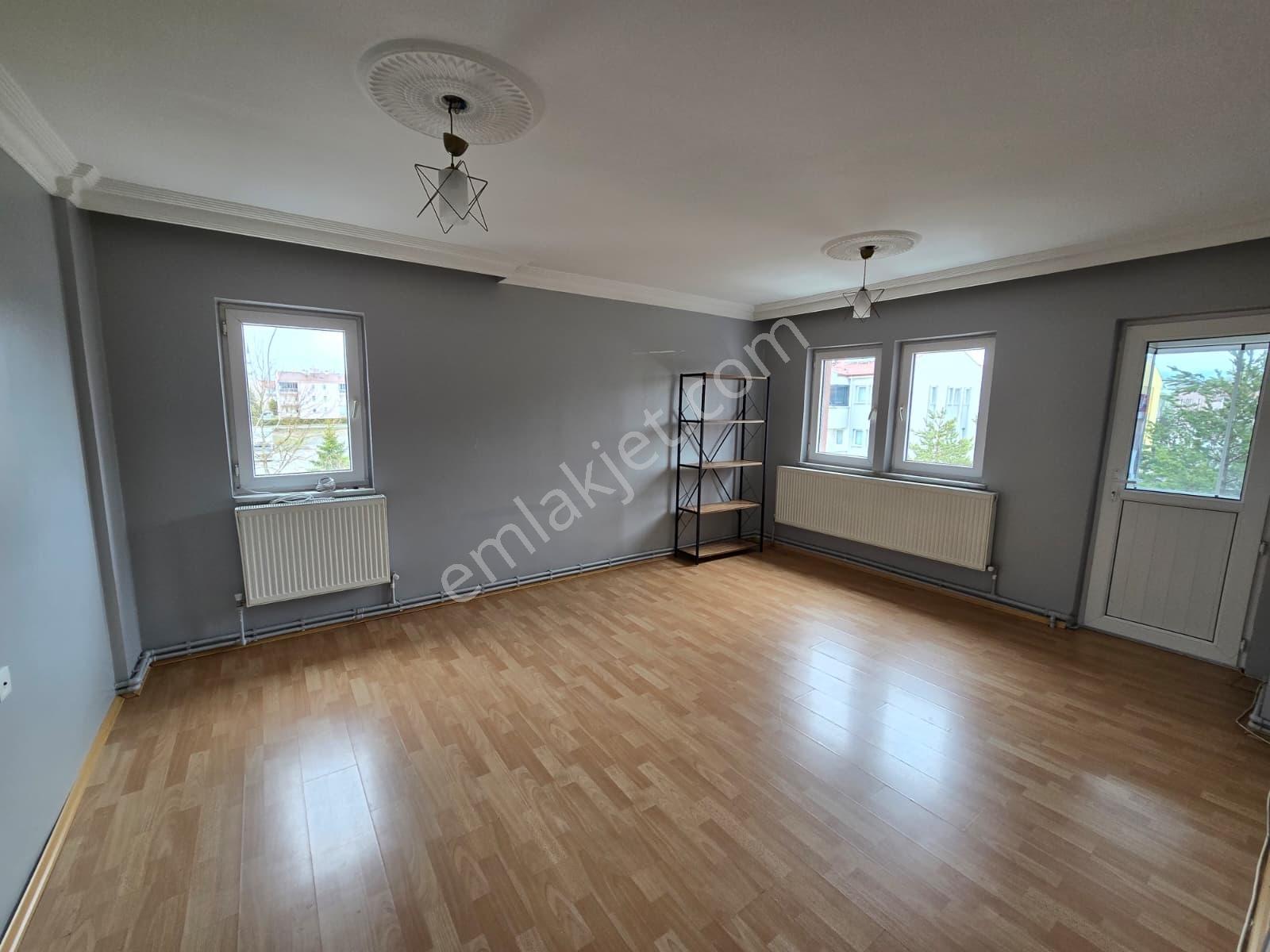 Remax Dem'den Mimar Sinan Mahallesinde Kiralık 3+1 Daire - Görsel 3