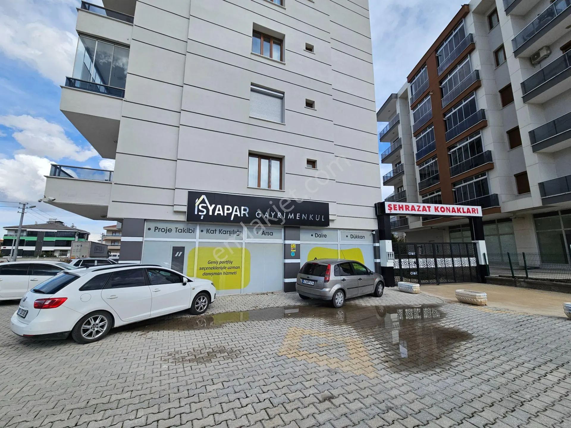 Stadyum Yakını Parsana Mahallesi'nde 4+1 185 M2 Site İçi Arakat Fırsat Daire