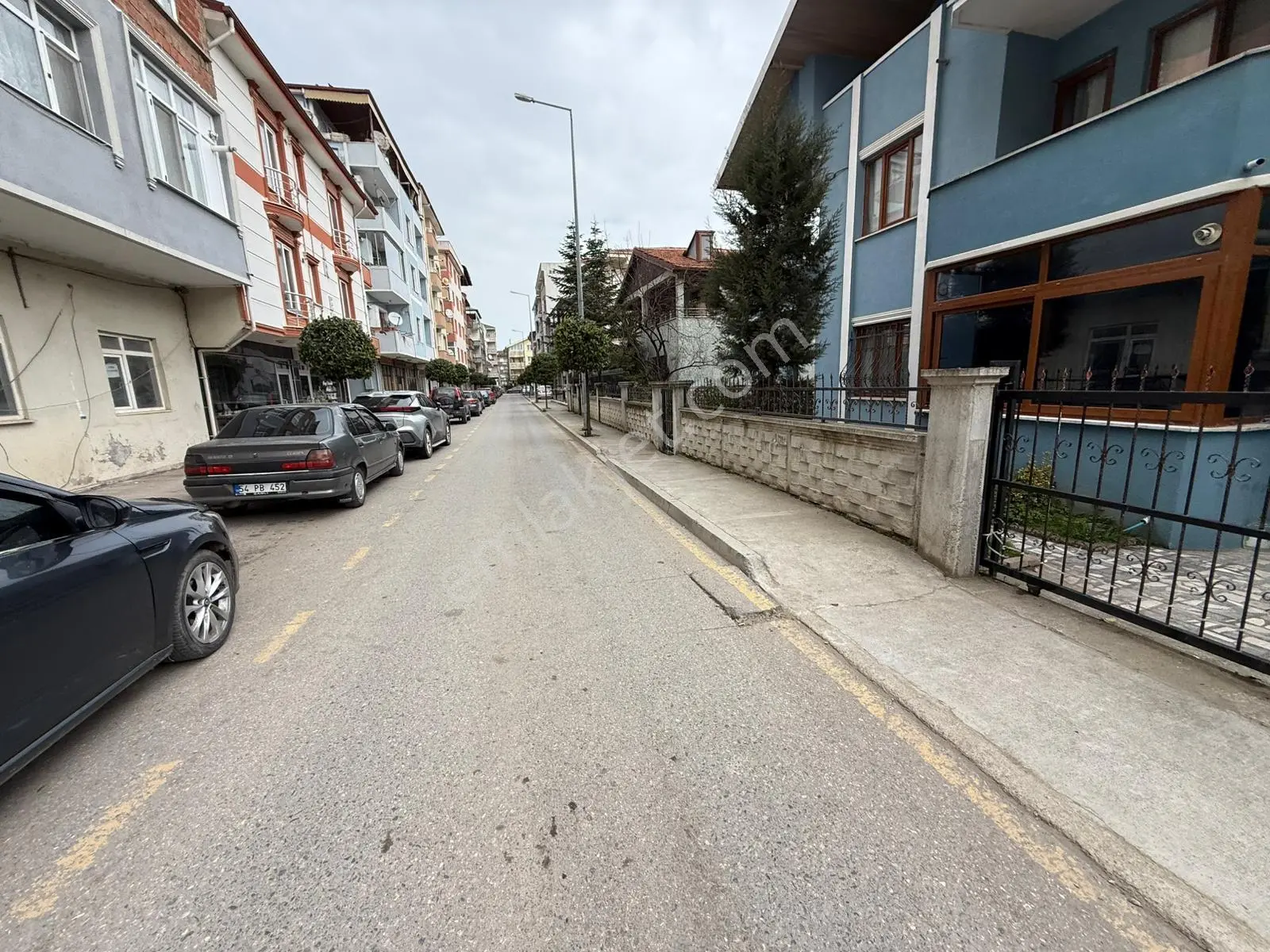 Çarşı Merkezde Mutfak Ayrı Arakat 2+1 Uygun Daire