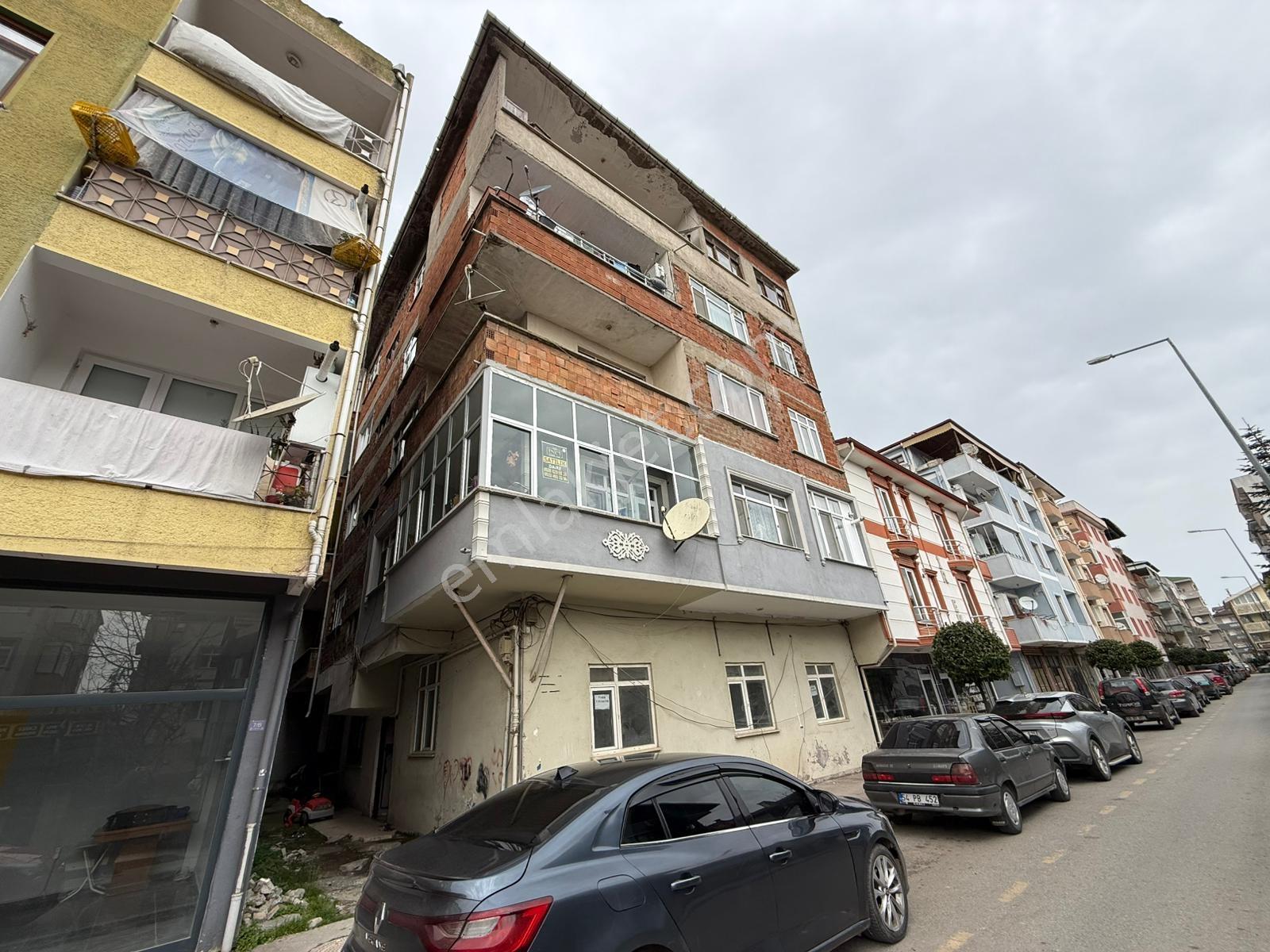 Çarşı Merkezde Mutfak Ayrı Arakat 2+1 Uygun Daire - Görsel 21