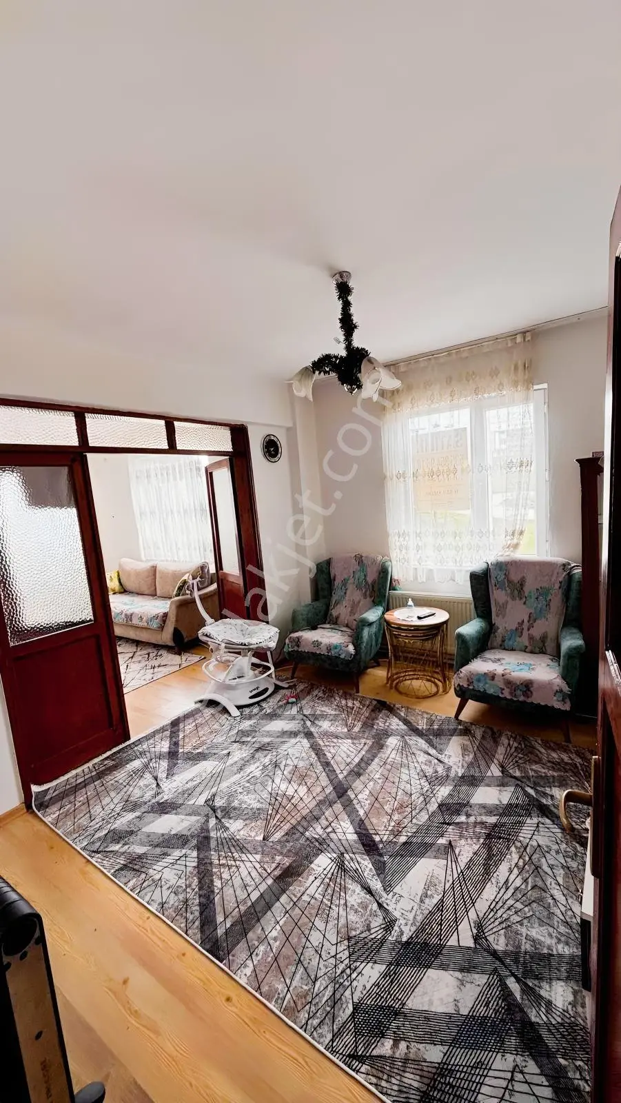 Satılık Şirinevler'de Bakımlı Uygun Ara Kat Daire