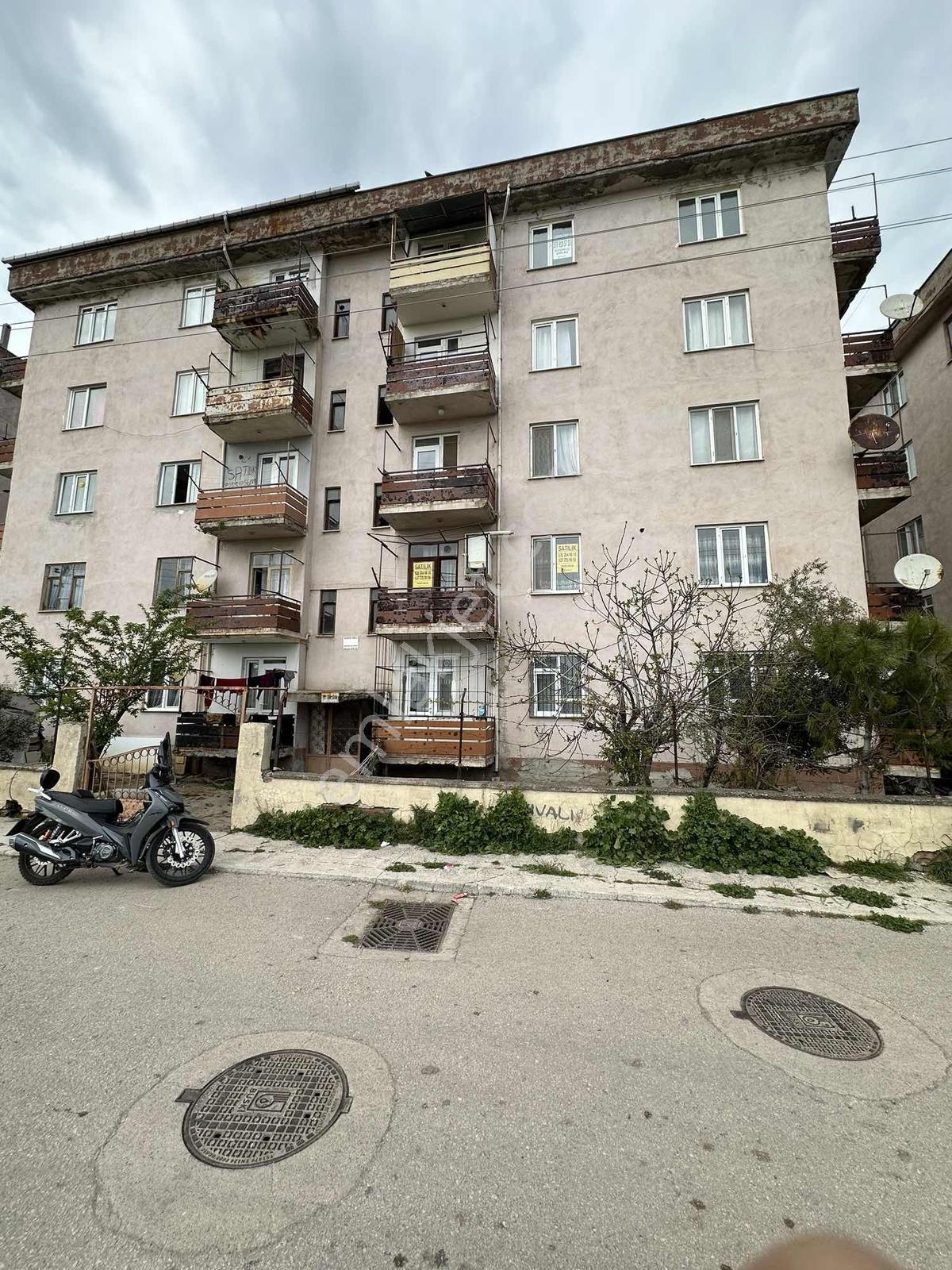 Satılık Şirinevler'de Bakımlı Uygun Ara Kat Daire - Görsel 4