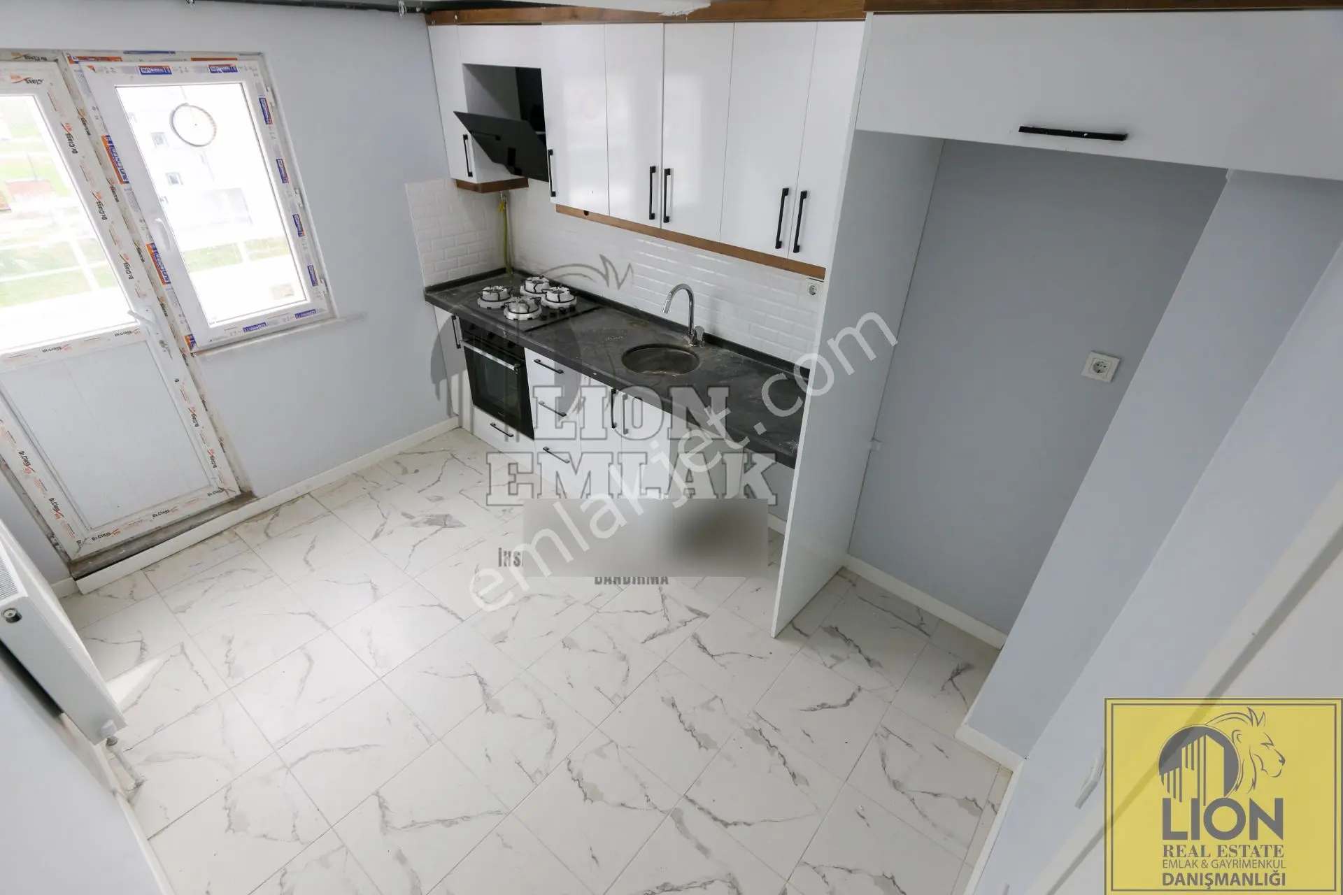 Lıon Emlak'tan 100.yıl'da Arakat,balkonlu Kiralık 3+1 Daire