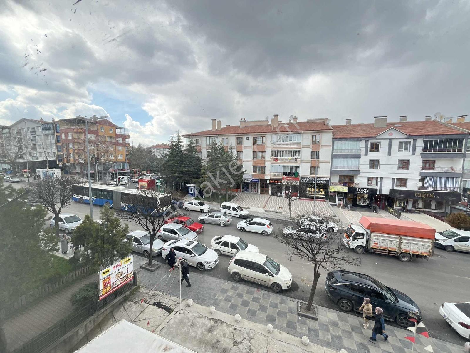 Gazi Gıda Çarşı İçinde Kök Tapu Ara Katta Ön Cephe Fırsat Daire - Görsel 33