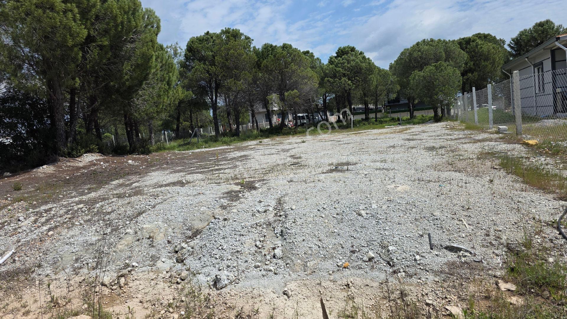 Menemende Bölgesinde 300m2 Satılık Bahçe - Görsel 5
