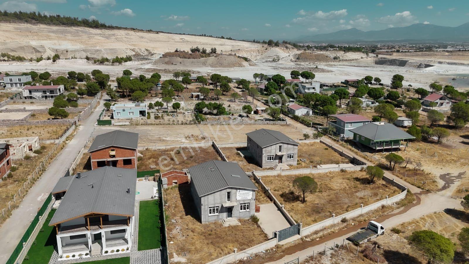 Menemende Bölgesinde 300m2 Satılık Bahçe - Görsel 25