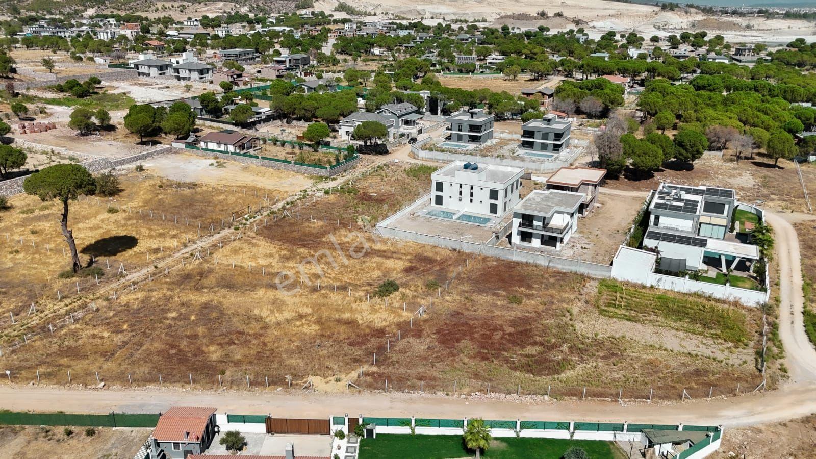 Menemende Bölgesinde 300m2 Satılık Bahçe - Görsel 18