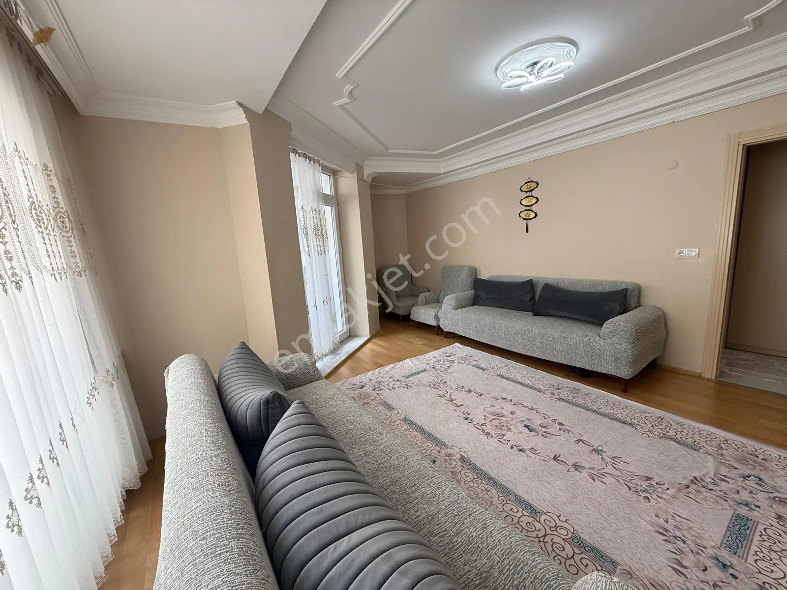 Remax Ekspres'ten Çift Balkonlu Ebeveyn Banyolu 2+1 Feraf Daire - Görsel 3