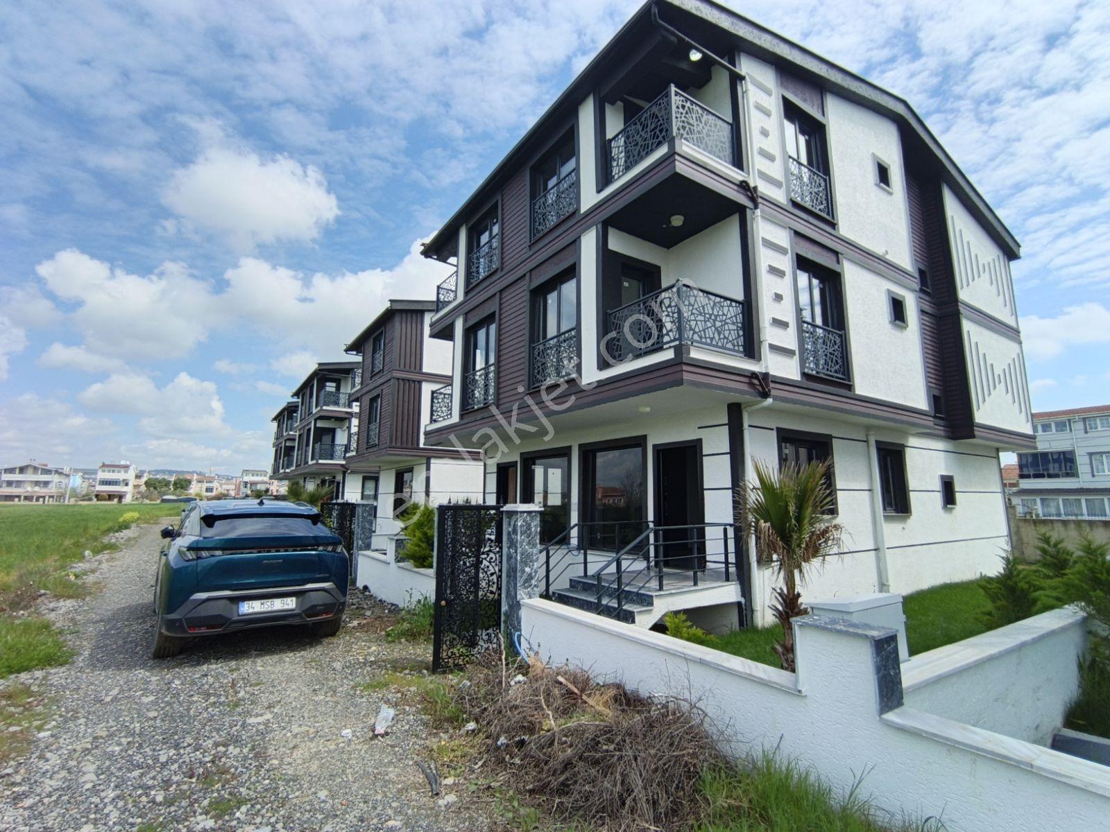 Site İçerisinde Denize 200 Mt Mesafede Satılık 4+1 İskanlı Villa - Görsel 27