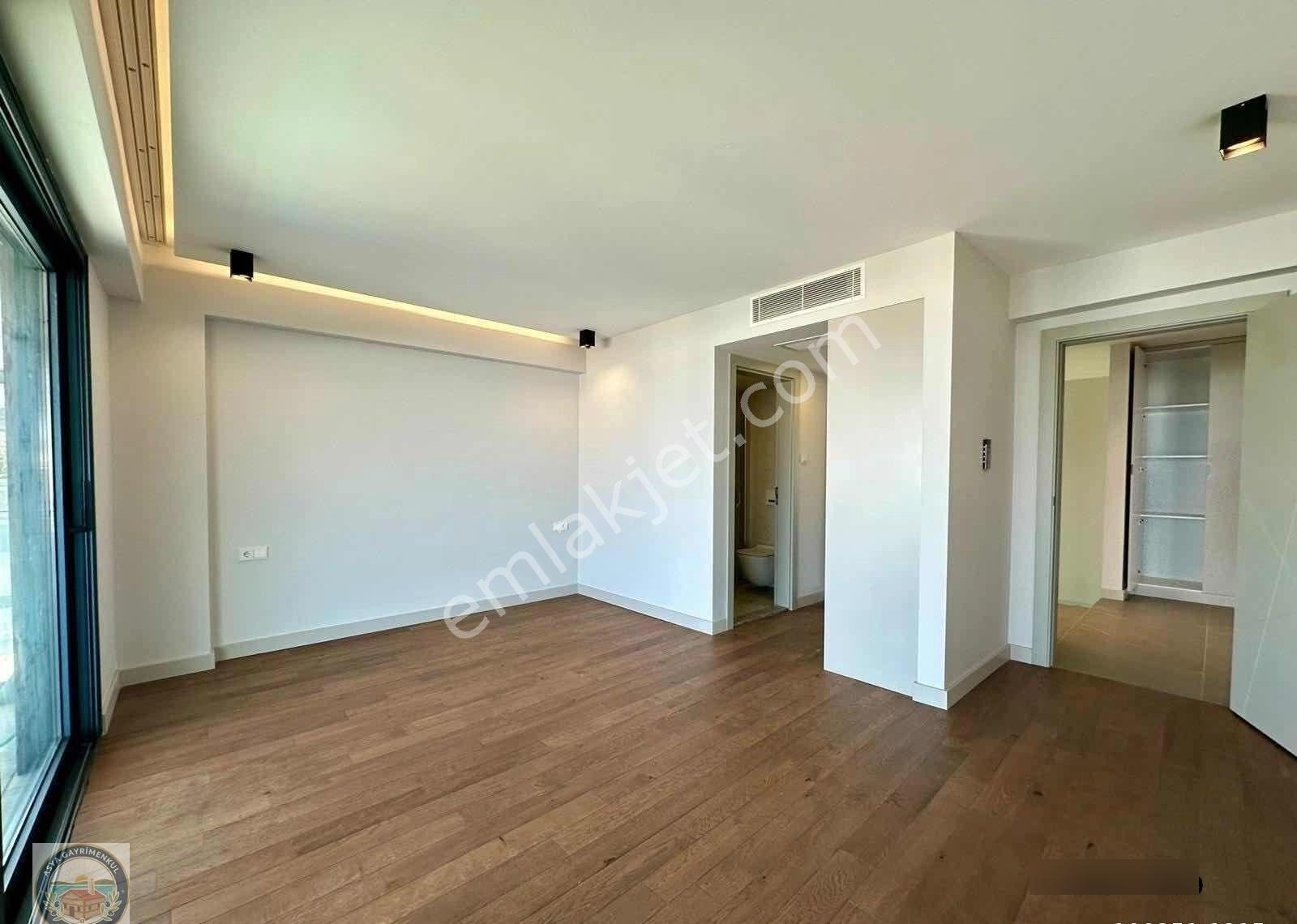 Urlanın Kalbinde, Denize Sıfır Bir Yaşam Ultra Lüks Villa - Görsel 23