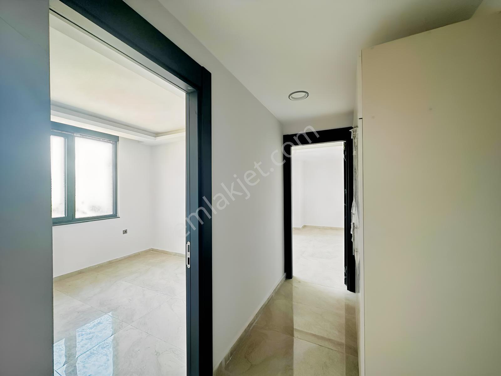 Denize Yakın Lüks Sitede Sıfır 2+1 Daire - Görsel 9