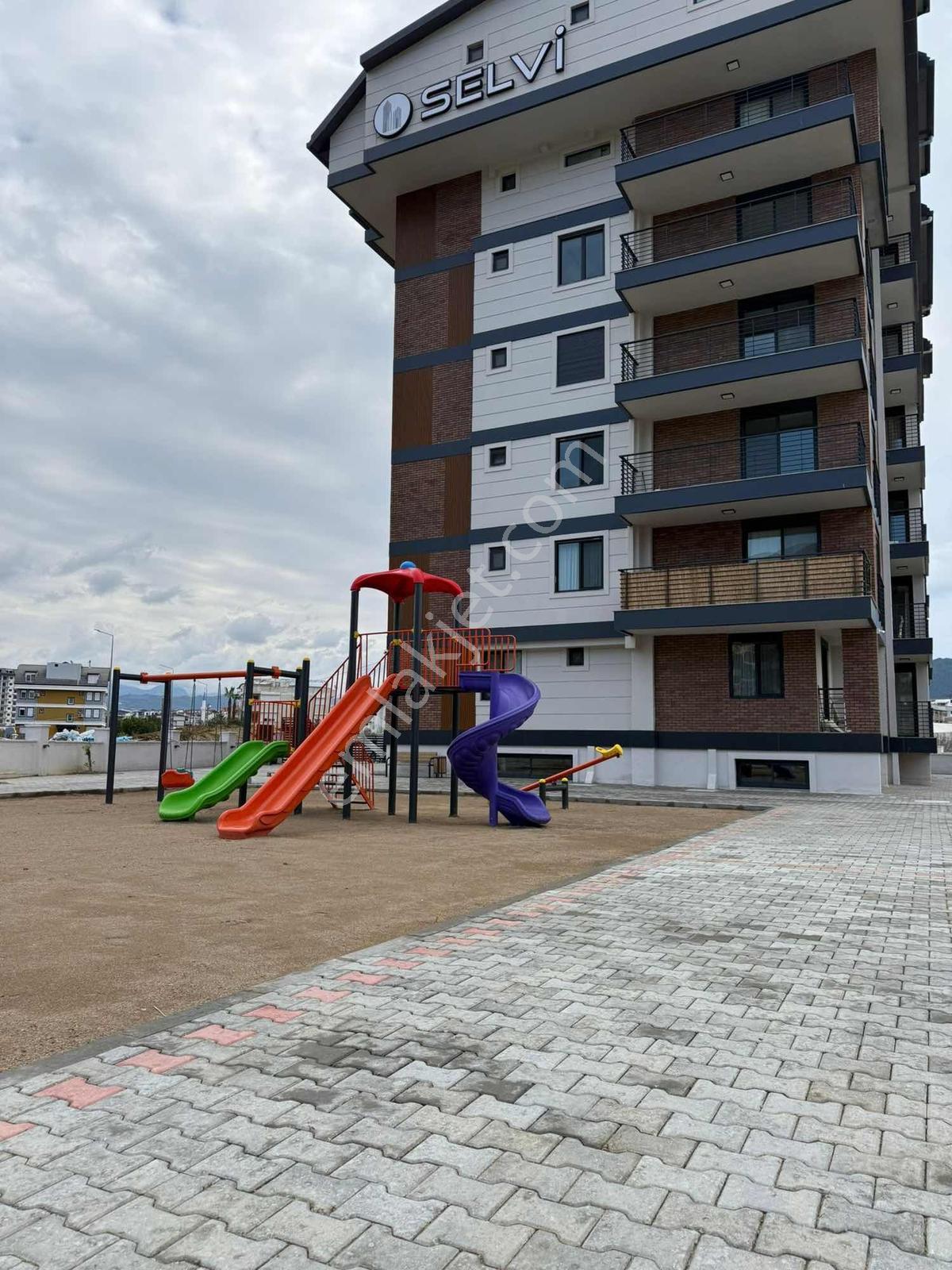 Denize Yakın Lüks Sitede Sıfır 2+1 Daire - Görsel 27