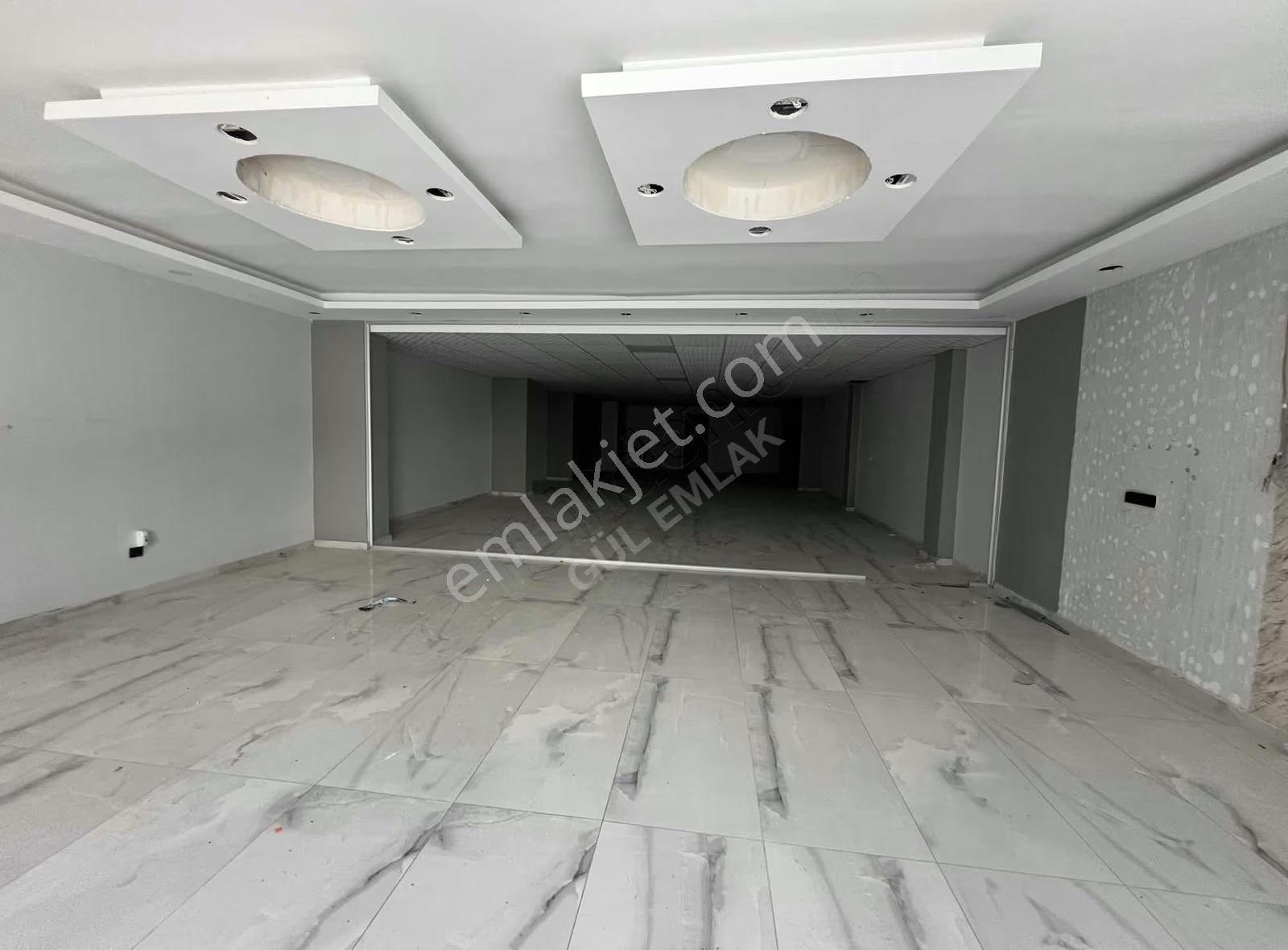 Gül Emlaktan Kiralık Dükkan